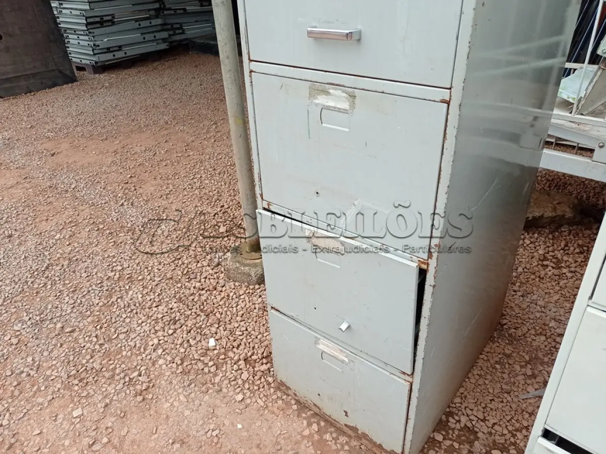 LOTE 475 - 01 ARQUIVO DE AÇO COM 04 GAVETAS. (NO ESTADO) ATENÇÃO! FAZER A VISITAÇÃO ANTES DE ARREMATAR, NÃO SABEMOS SE FUNCIONA. LEILÃO NÃO TEM GARANTIA E NEM DEVOLUÇÃO, SUJEITO A POSSÍVEIS AVARIAS VISÍVEIS/OCULTAS E/OU AUSÊNCIA DE COMPONENTES.