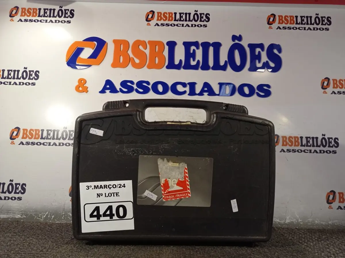 LOTE 440 - 01 GPS JUNIPER MESA COM MALETA. (NO ESTADO) ATENÇÃO! FAZER A VISITAÇÃO ANTES DE ARREMATAR, NÃO SABEMOS SE FUNCIONA. LEILÃO NÃO TEM GARANTIA E NEM DEVOLUÇÃO, SUJEITO A POSSÍVEIS AVARIAS VISÍVEIS/OCULTAS E/OU AUSÊNCIA DE COMPONENTES.
