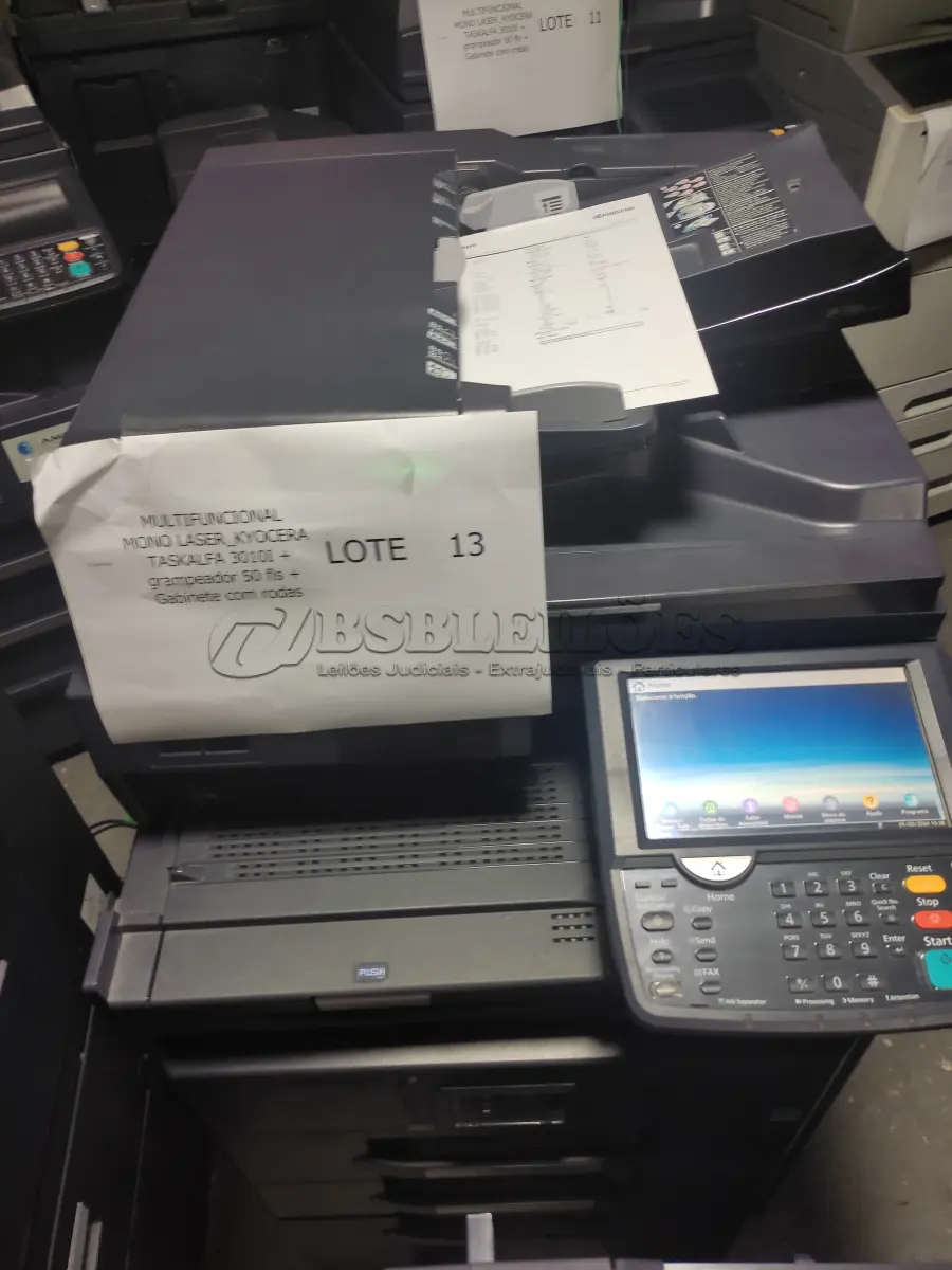 LOTE 013 - 01 MULTIFUNCIONAL MONO LASER_KYOCERA TASKALFA 5002I + GRAMPEADOR 50 FLS + GABINETE COM RODAS ; 03 MULTIFUNCIONAL MONO LASER_KYOCERA TASKALFA 3010I + GRAMPEADOR 50 FLS + GABINETE COM RODAS (NO ESTADO)