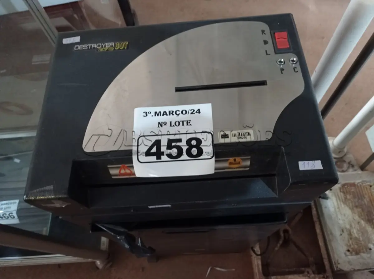 LOTE 458 - 01 FRAGMENTADORA DE PAPEL. (NO ESTADO) ATENÇÃO! FAZER A VISITAÇÃO ANTES DE ARREMATAR, NÃO SABEMOS SE FUNCIONA. LEILÃO NÃO TEM GARANTIA E NEM DEVOLUÇÃO, SUJEITO A POSSÍVEIS AVARIAS VISÍVEIS/OCULTAS E/OU AUSÊNCIA DE COMPONENTES.