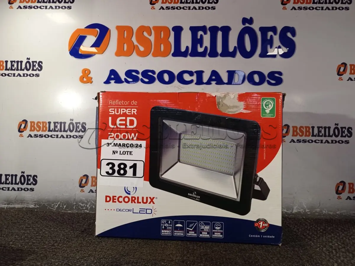 LOTE 381 - 01 REFLETOR DE SUPER LED 200W BIVOLT E DURAÇÃO DE 20.000 HORAS 6.000K MARCA DECORLUX. (NOVO) (NO ESTADO) ATENÇÃO! FAZER A VISITAÇÃO ANTES DE ARREMATAR, NÃO SABEMOS SE FUNCIONA. LEILÃO NÃO TEM GARANTIA E NEM DEVOLUÇÃO, SUJEITO A POSSÍVEIS AVARIAS VISÍVEIS/OCULTAS E/OU AUSÊNCIA DE COMPONENTES.