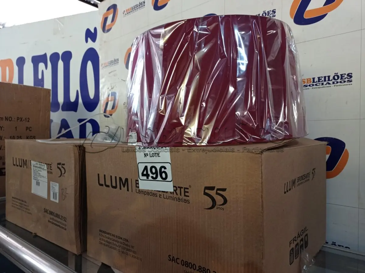 LOTE 496 - 02 LUMINÁRIAS PENDENTE SÃO PAULO. (NO ESTADO) ATENÇÃO! FAZER A VISITAÇÃO ANTES DE ARREMATAR, NÃO SABEMOS SE FUNCIONA. LEILÃO NÃO TEM GARANTIA E NEM DEVOLUÇÃO, SUJEITO A POSSÍVEIS AVARIAS VISÍVEIS/OCULTAS E/OU AUSÊNCIA DE COMPONENTES.