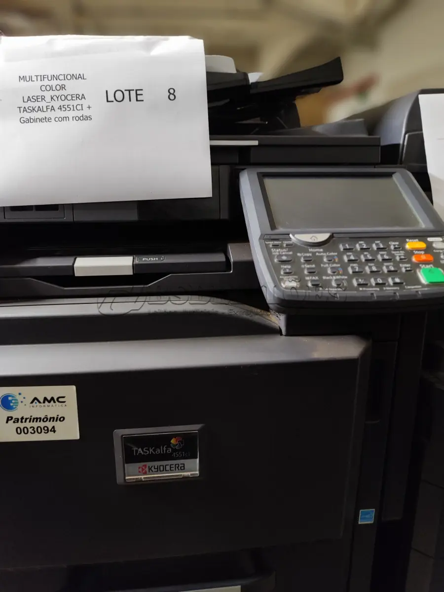 LOTE 008 - 01 MULTIFUNCIONAL MONO LASER_KYOCERA TASKALFA 3010I + GRAMPEADOR 50 FLS + GABINETE COM RODAS E 01 MULTIFUNCIONAL COLOR LASER_KYOCERA TASKALFA 4551CI + GABINETE COM RODAS (NO ESTADO)
