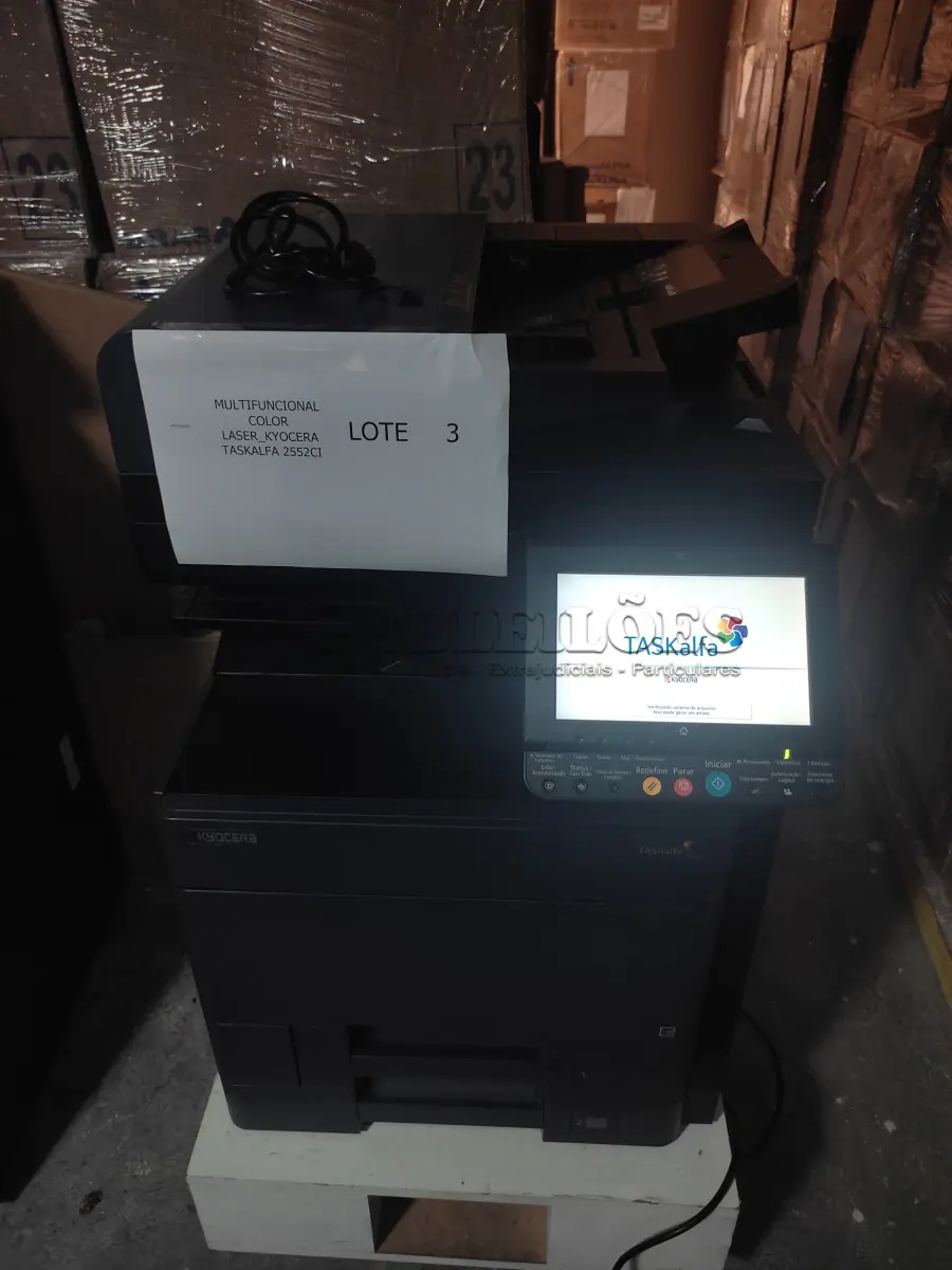LOTE 003 - 01 MULTIFUNCIONAL COLOR LASER_KYOCERA TASKALFA 2552CI (NO ESTADO)