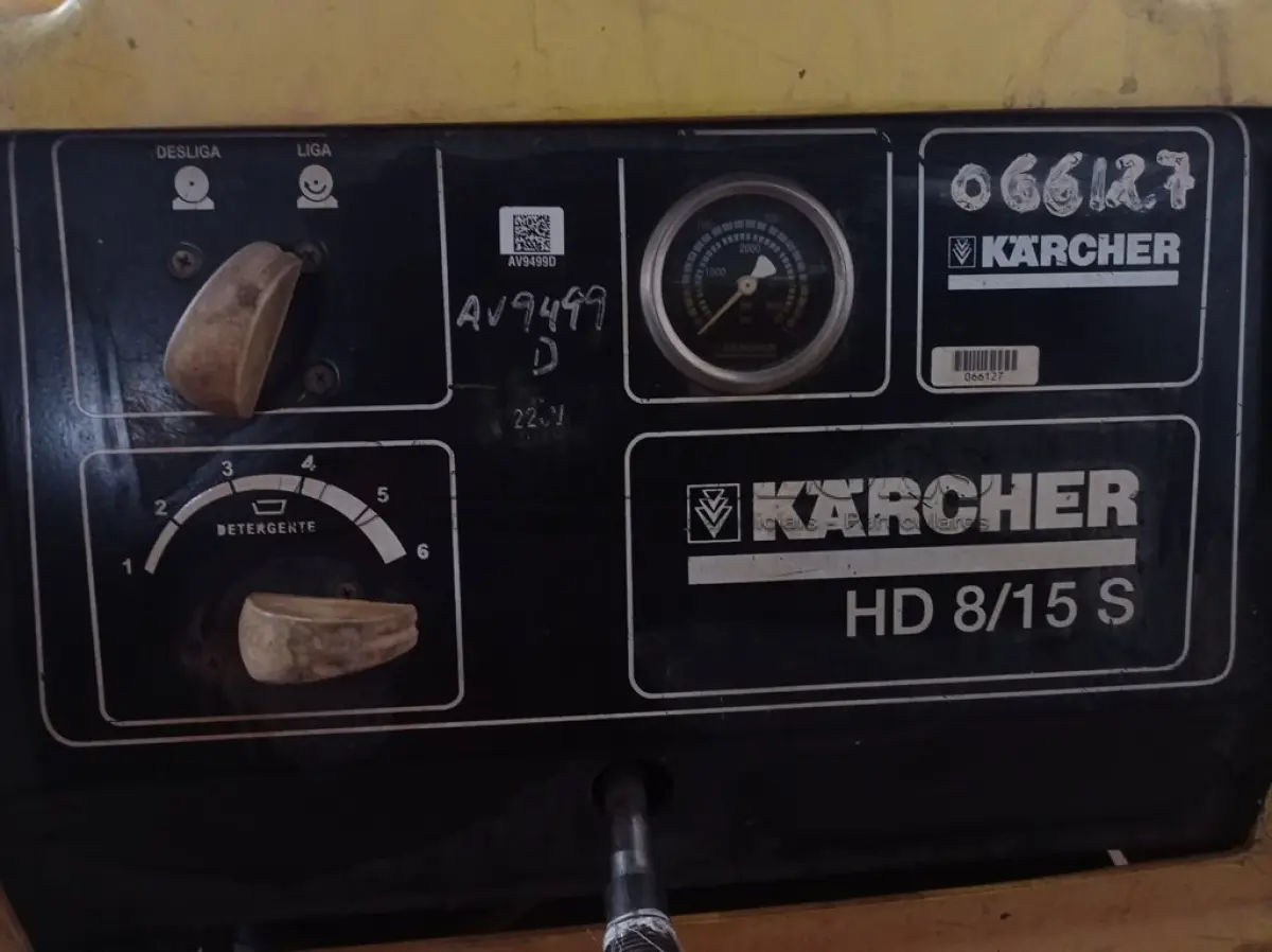 LOTE 074 - 01 MÁQUINA LAVADORA DE ALTA PRESSÃO KARCHER MODELO:HD8/15S. (HIGH PRESSURE MACHINE) (NO ESTADO) AV9499D