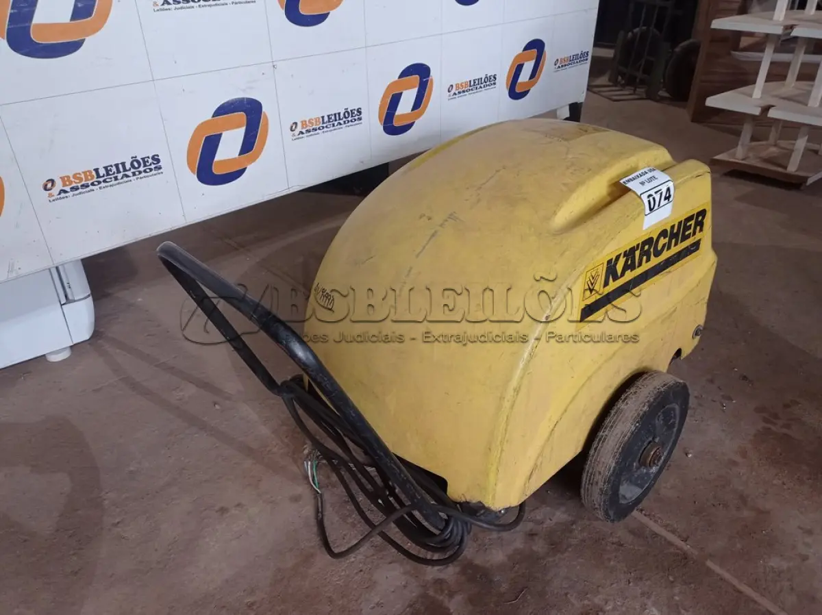 LOTE 074 - 01 MÁQUINA LAVADORA DE ALTA PRESSÃO KARCHER MODELO:HD8/15S. (HIGH PRESSURE MACHINE) (NO ESTADO) AV9499D