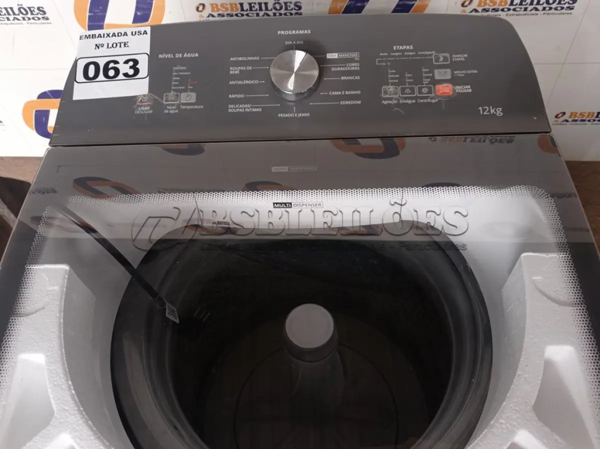 LOTE 063 - 01 MÁQUINA DE LAVAR ROUPAS BRASTEMP 12KG 220V MODELO: BWR12ABBNA20. (WASHER MACHINE) (NO ESTADO) BH1557S