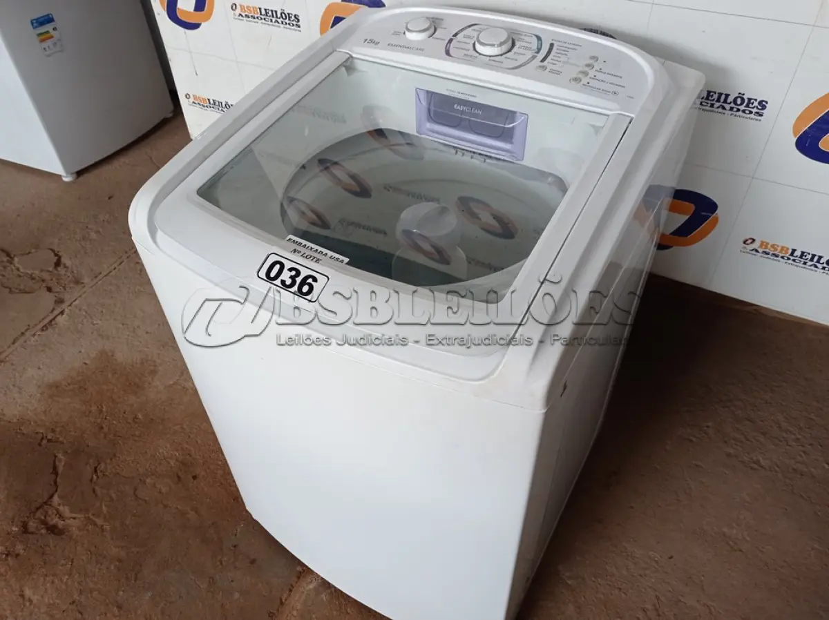 LOTE 036 - 01 MÁQUINA DE LAVAR ROUPAS EASY CLEAN ELECTROLUX 220V MODELO: LE515. (WASHER MACHINE) (NO ESTADO) BF8674A