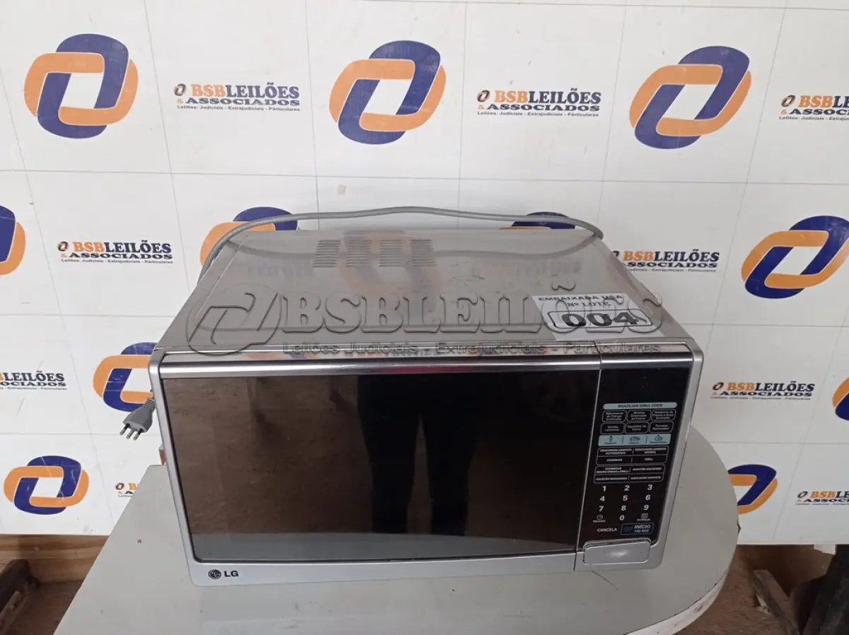 LOTE 004 - 01 MICRO-ONDAS LG 110V. MODELO: MH7049C (MICROWAVE) (NO ESTADO) AV9638V