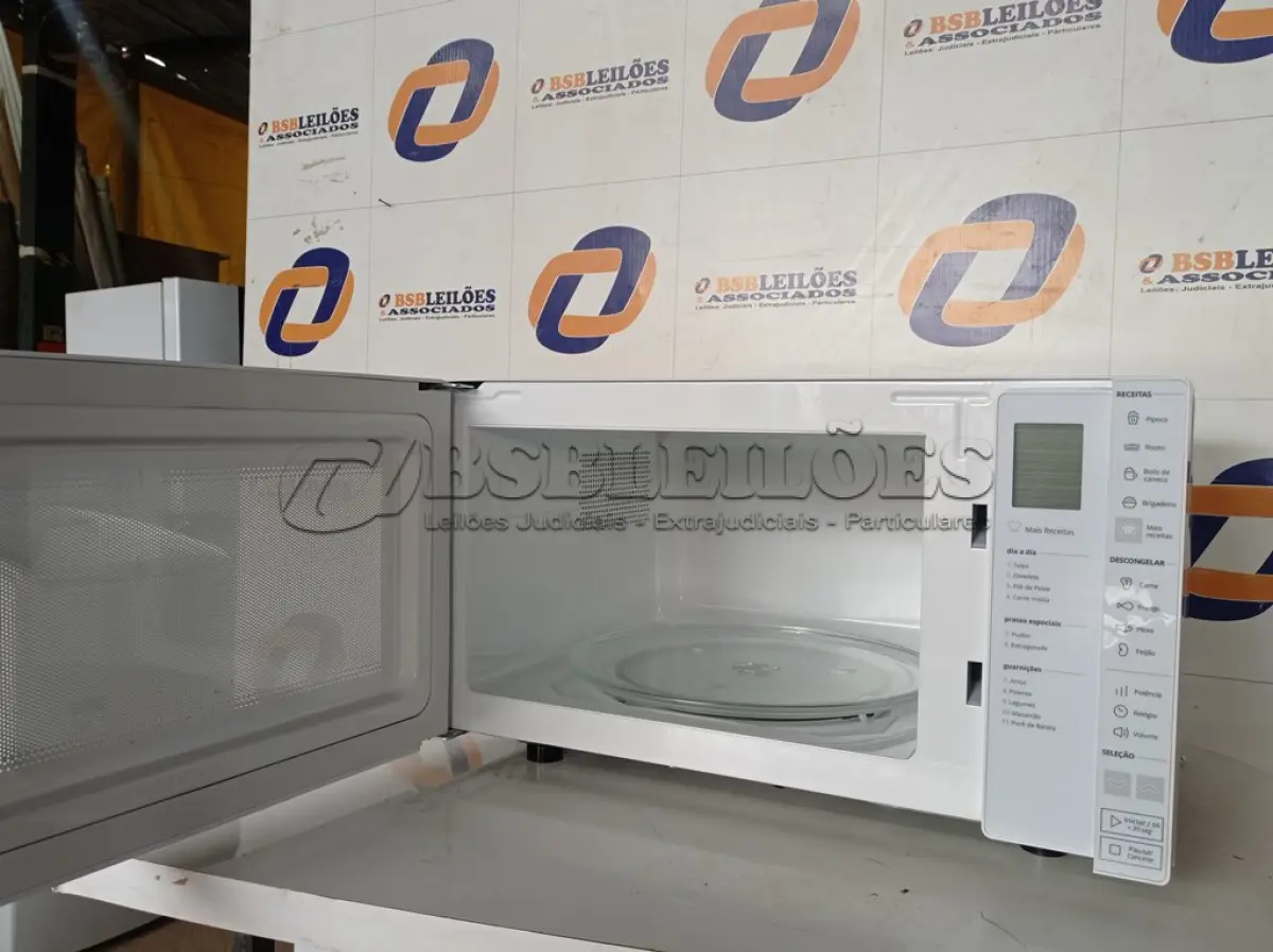 LOTE 062 - 01 MICRO-ONDAS 32L BRASTEMP 220V MODELO: BMS45CBBNA. (MICROWAVE) (NO ESTADO) BH1557K