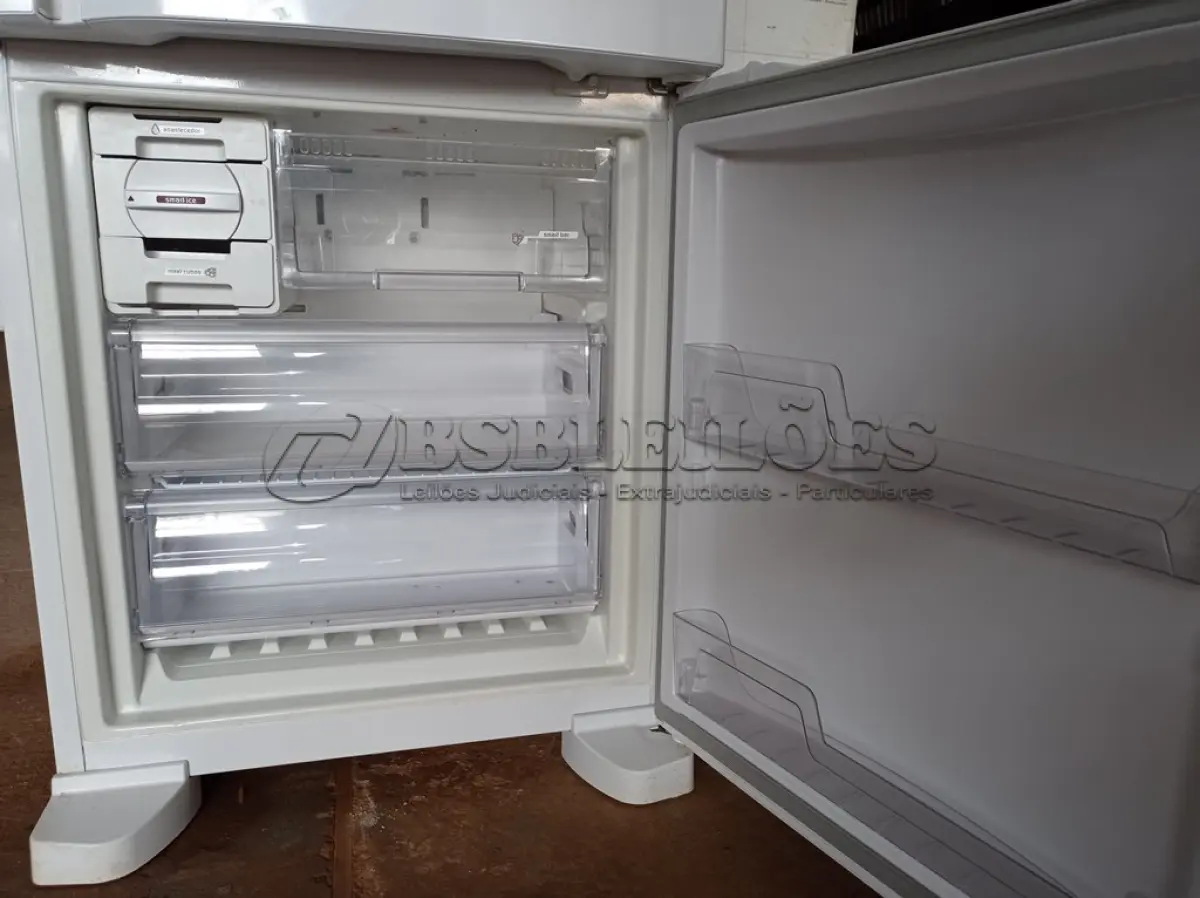 LOTE 027 - 01 REFRIGERADOR BRASTEMP INVERSE 220V MODELO: BRE50NBBNABO. (REFRIGERATOR) (NO ESTADO) BF8576D
