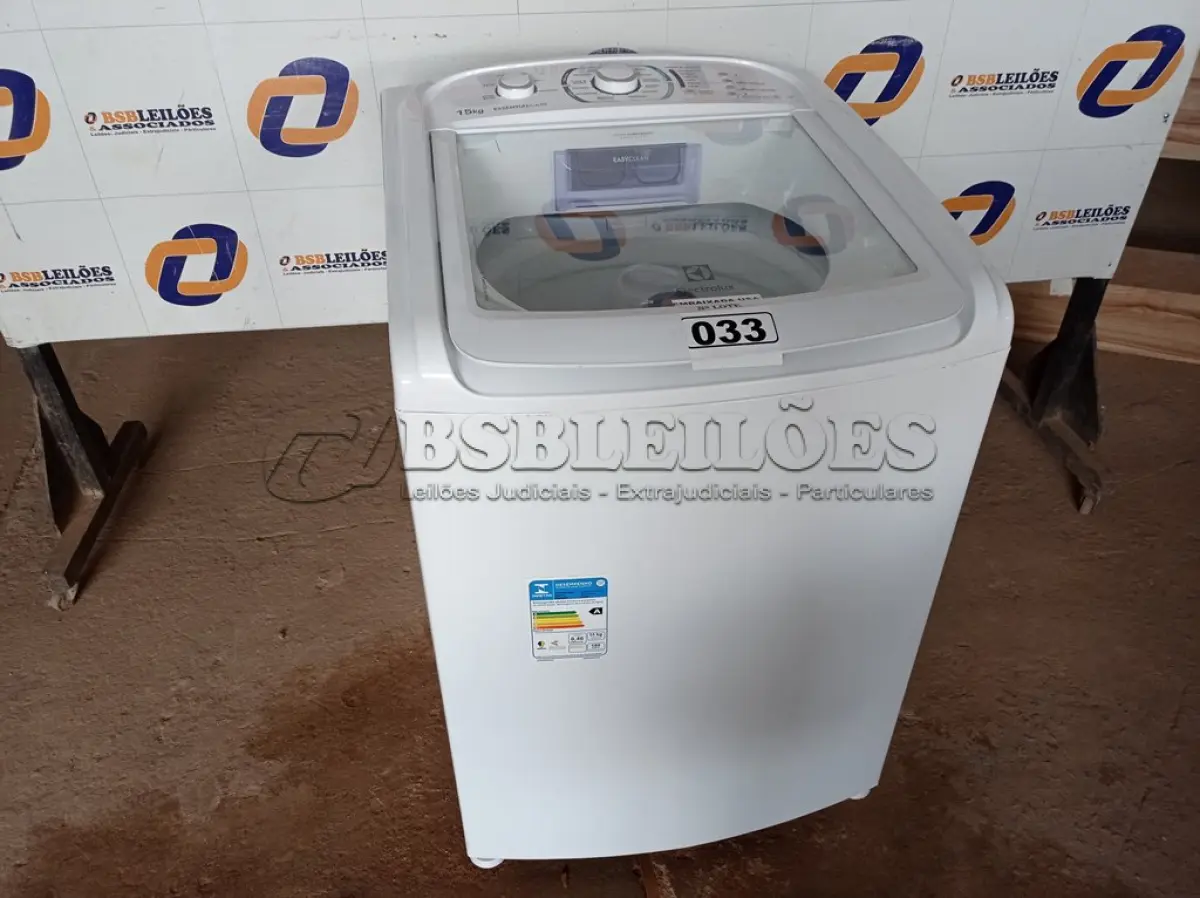 LOTE 033 - 1 MÁQUINA DE LAVAR ROUPAS 15 KG ELECTROLUX 220V MODELO: LE515. (WASHER MACHINE) (NO ESTADO) BF8671P