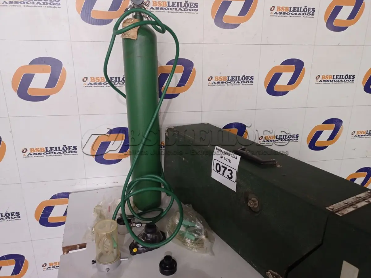 LOTE 073 - 01 TANK DE OXIGÊNIO COM MÁSCARAS. OXYGEN TANK KIT WITH MASKS (NO ESTADO) 0000003