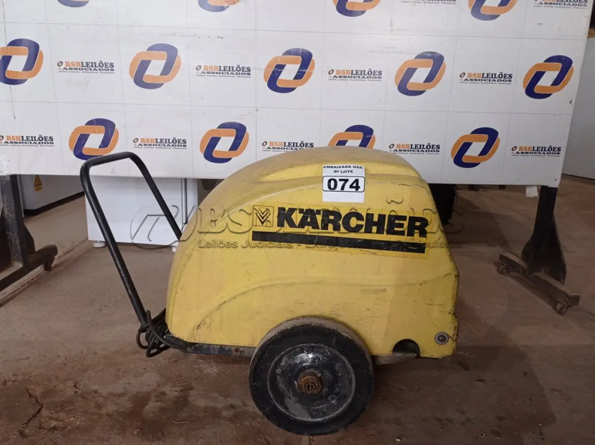 LOTE 074 - 01 MÁQUINA LAVADORA DE ALTA PRESSÃO KARCHER MODELO:HD8/15S. (HIGH PRESSURE MACHINE) (NO ESTADO) AV9499D