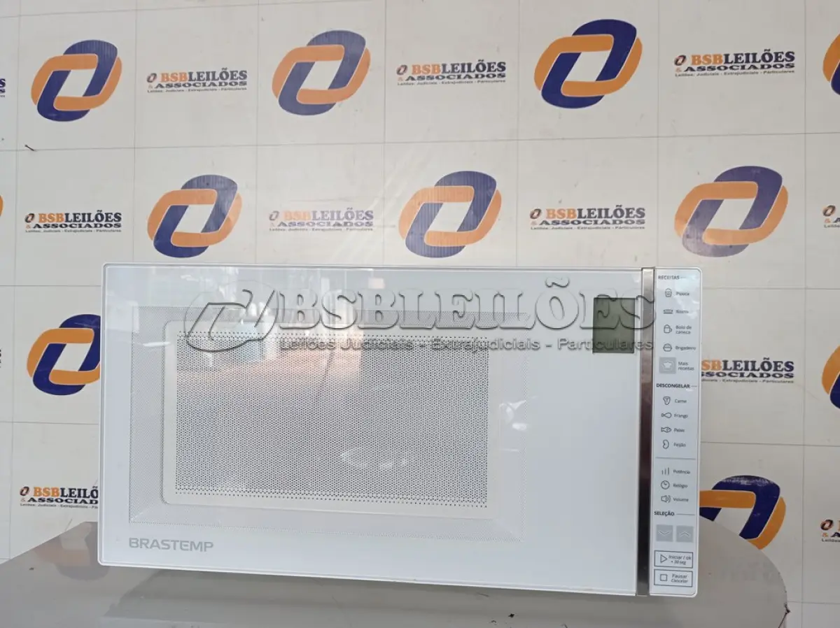 LOTE 020 - 01 MICRO-ONDAS  32L BRASTEMP  220V MODELO: BNS45EBBNA. (MICROWAVE) (NO ESTADO) BF8537C