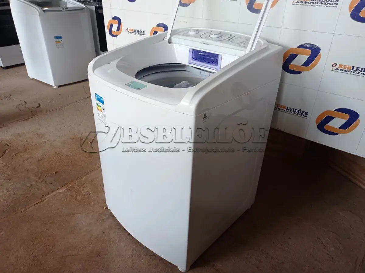 LOTE 050 - 01 MÁQUINA DE LAVAR ROUPAS 15 KG ELECTROLUX 220V MODELO: LE515. (WASHER MACHINE) (NO ESTADO) BH1501N