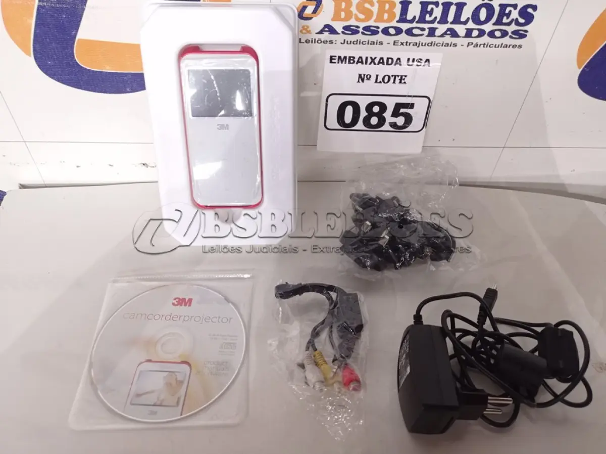 LOTE 085 - 01 PROJETOR FILMADORA 3M. (NO ESTADO) (CAMCORDER) AV9702B