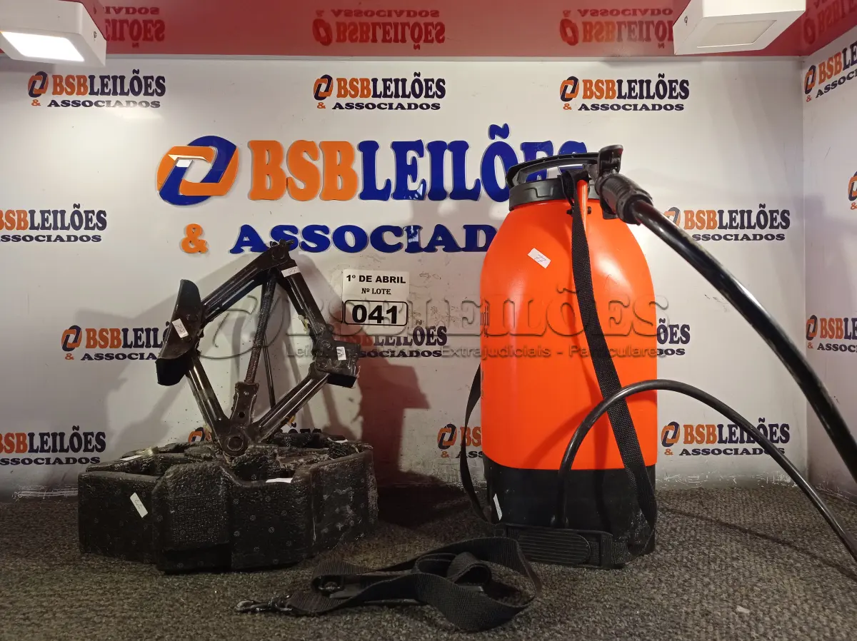 LOTE 041 - 01 MACACO SANFONA E 01 PULVERIZADOR. (NO ESTADO) ATENÇÃO! FAZER A VISITAÇÃO ANTES DE ARREMATAR, NÃO SABEMOS SE FUNCIONA. LEILÃO NÃO TEM GARANTIA E NEM DEVOLUÇÃO, SUJEITO A POSSÍVEIS AVARIAS VISÍVEIS/OCULTAS E/OU AUSÊNCIA DE COMPONENTES.