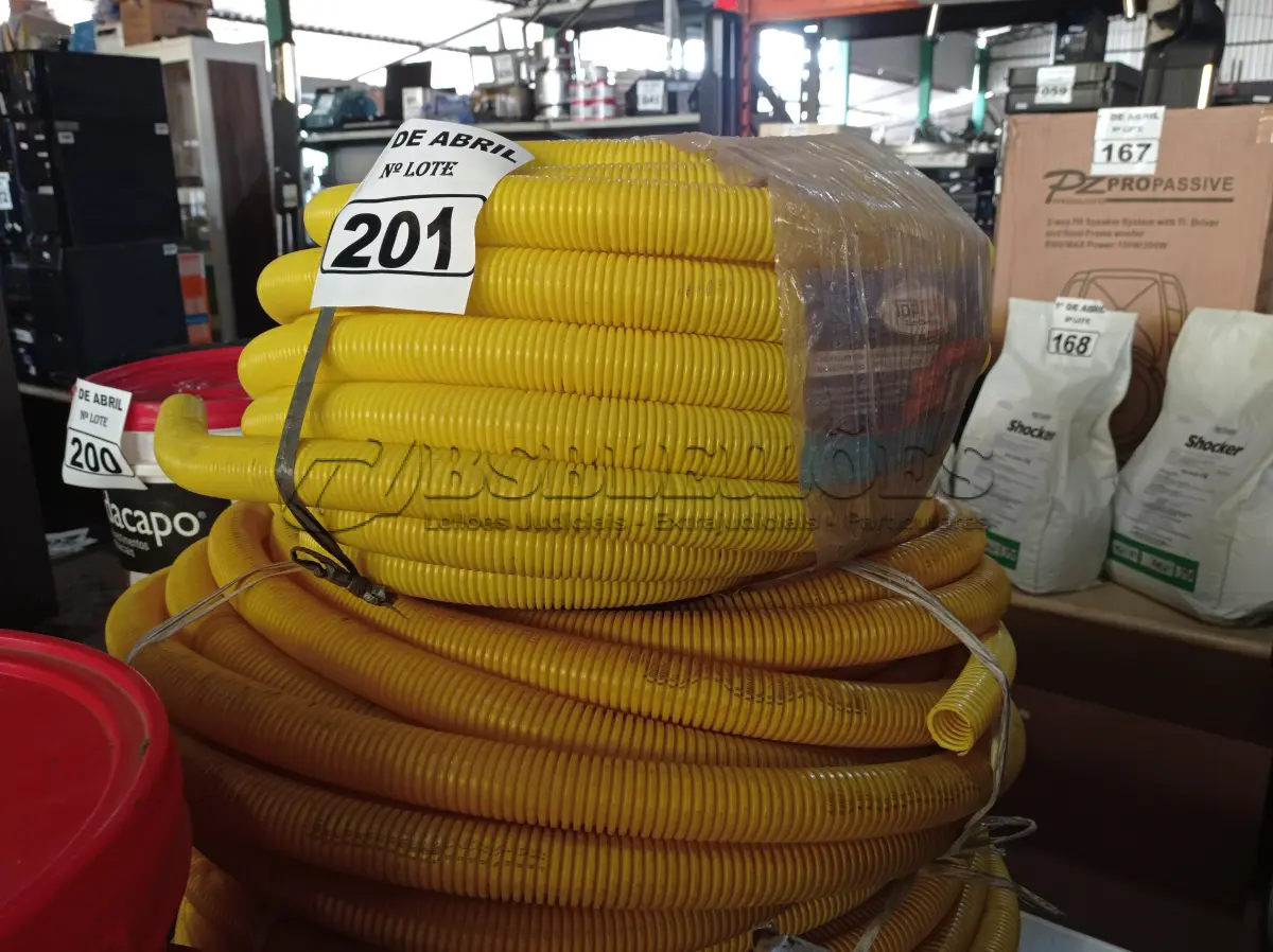 LOTE 201 - 03 ROLOS DE MANGUEIRA CORRUGADA. (NO ESTADO) ATENÇÃO! FAZER A VISITAÇÃO ANTES DE ARREMATAR, NÃO SABEMOS SE FUNCIONA. LEILÃO NÃO TEM GARANTIA E NEM DEVOLUÇÃO, SUJEITO A POSSÍVEIS AVARIAS VISÍVEIS/OCULTAS E/OU AUSÊNCIA DE COMPONENTES.