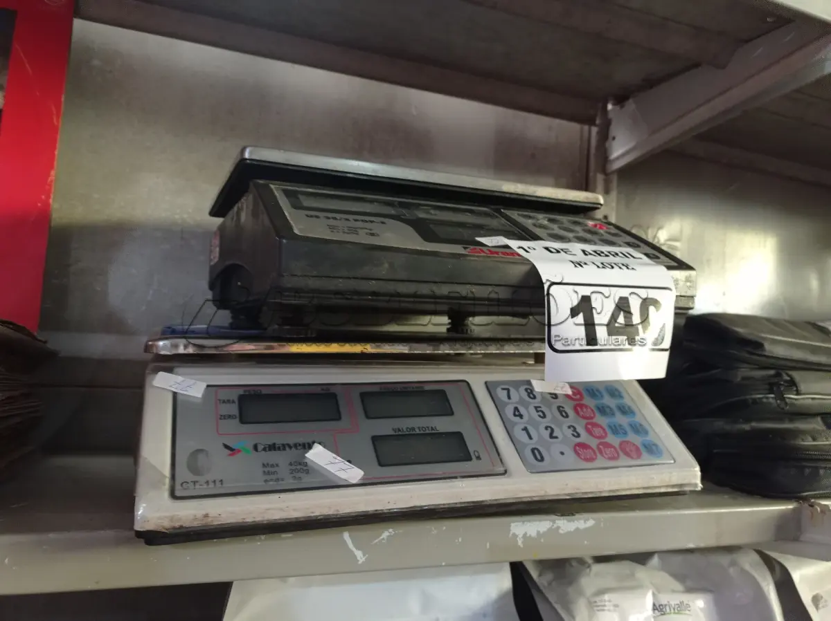 LOTE 140 - 02 BALANÇAS DIGITAIS MARCAS E MODELOS DIVERSOS. (NO ESTADO) ATENÇÃO! FAZER A VISITAÇÃO ANTES DE ARREMATAR, NÃO SABEMOS SE FUNCIONA. LEILÃO NÃO TEM GARANTIA E NEM DEVOLUÇÃO, SUJEITO A POSSÍVEIS AVARIAS VISÍVEIS/OCULTAS E/OU AUSÊNCIA DE COMPONENTES.