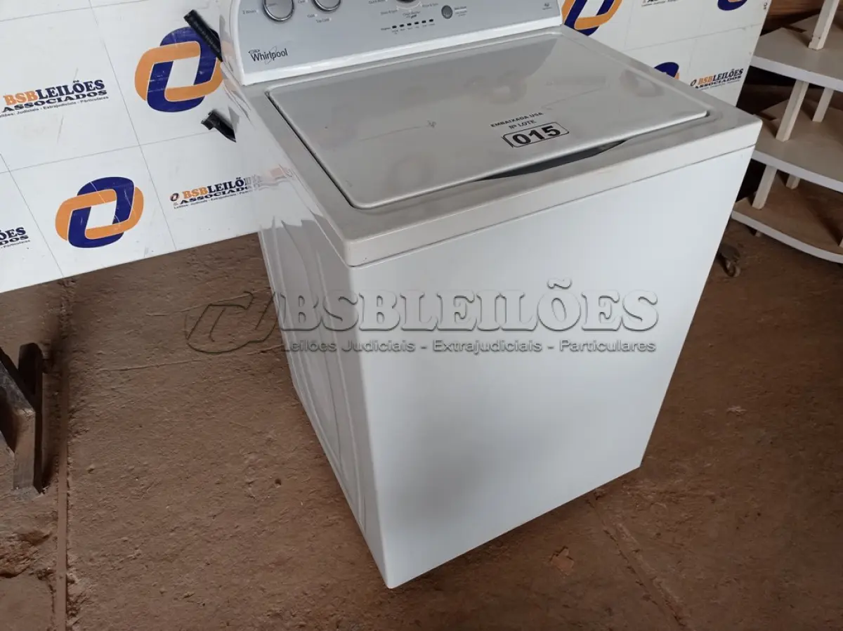 LOTE 015 - 01 MÁQUINA DE LAVAR ROUPAS WHIRLPOOL IMPORTADO. (WASHER MACHINE) (NO ESTADO) AV9927K