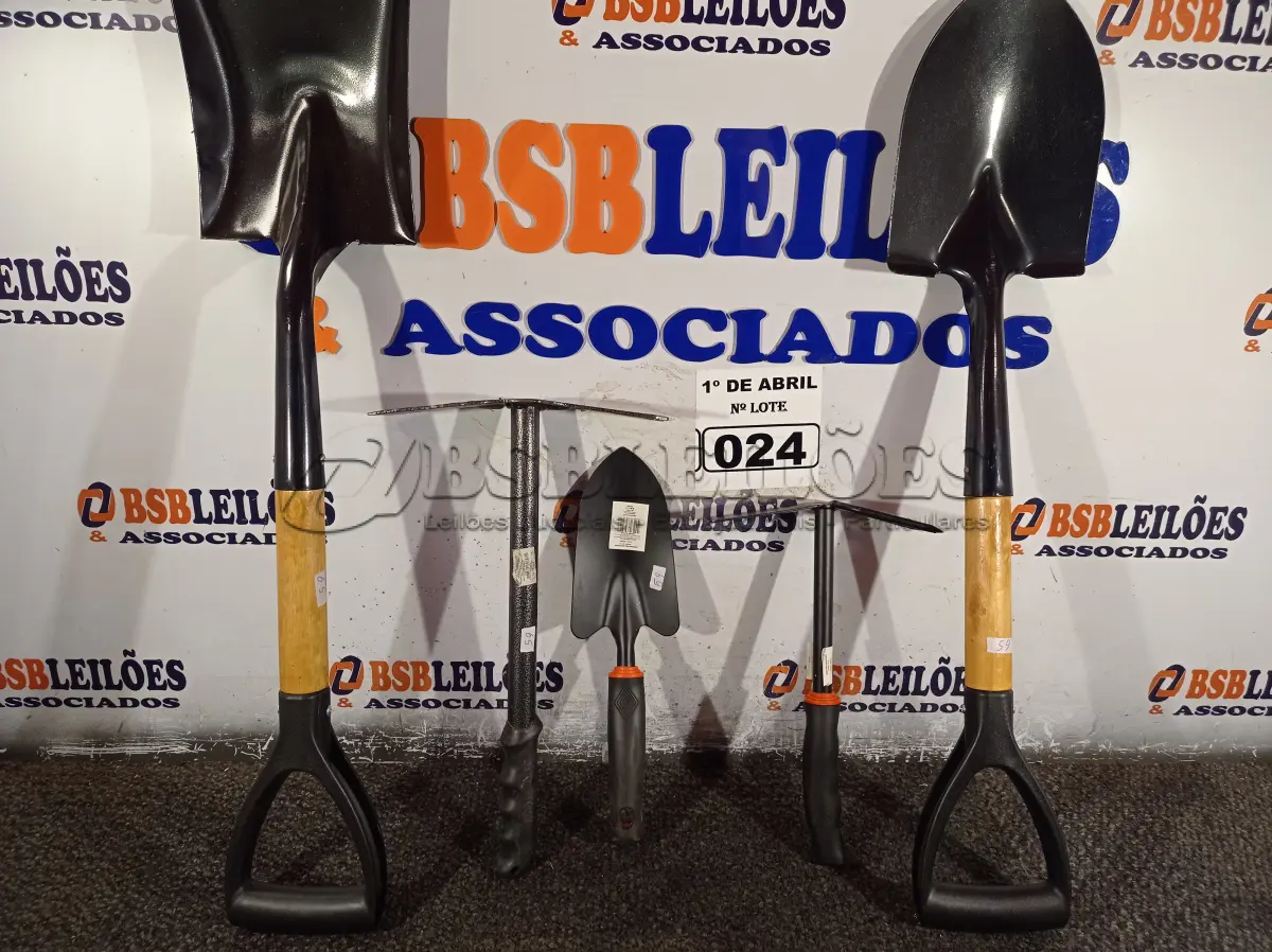 LOTE 024 - 02 PÁS, 01 ESPÁTULA E 02 SACHOS PARA JARDINAGEM. (NO ESTADO) ATENÇÃO! FAZER A VISITAÇÃO ANTES DE ARREMATAR, NÃO SABEMOS SE FUNCIONA. LEILÃO NÃO TEM GARANTIA E NEM DEVOLUÇÃO, SUJEITO A POSSÍVEIS AVARIAS VISÍVEIS/OCULTAS E/OU AUSÊNCIA DE COMPONENTES.