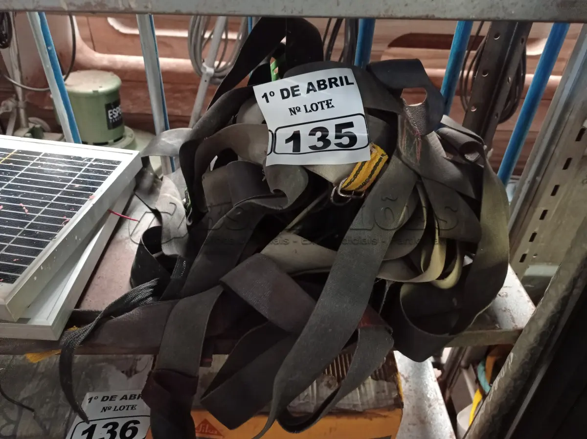 LOTE 135 - 05 CINTOS DE SEGURANÇA NO TRABALHO. (NO ESTADO) ATENÇÃO! FAZER A VISITAÇÃO ANTES DE ARREMATAR, NÃO SABEMOS SE FUNCIONA. LEILÃO NÃO TEM GARANTIA E NEM DEVOLUÇÃO, SUJEITO A POSSÍVEIS AVARIAS VISÍVEIS/OCULTAS E/OU AUSÊNCIA DE COMPONENTES.