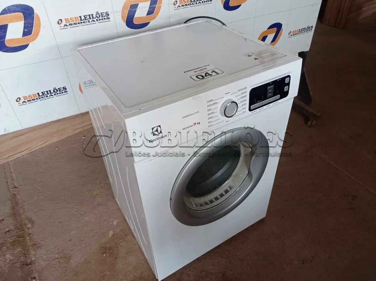 LOTE 041 - 01 SECADORA DE ROUPAS 11 KG ELECTROLUX 220V MODELO: STL11. (CLOSTHES DRYER) (NO ESTADO) BF8677Y
