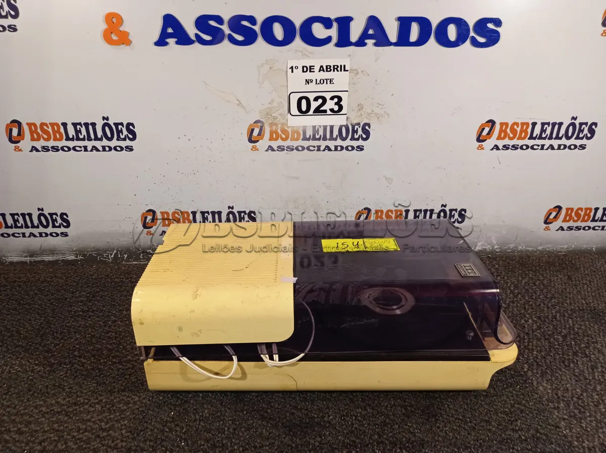 LOTE 023 - 01 TOCA-DISCOS ANTIGO.  (NO ESTADO) ATENÇÃO! FAZER A VISITAÇÃO ANTES DE ARREMATAR, NÃO SABEMOS SE FUNCIONA. LEILÃO NÃO TEM GARANTIA E NEM DEVOLUÇÃO, SUJEITO A POSSÍVEIS AVARIAS VISÍVEIS/OCULTAS E/OU AUSÊNCIA DE COMPONENTES.