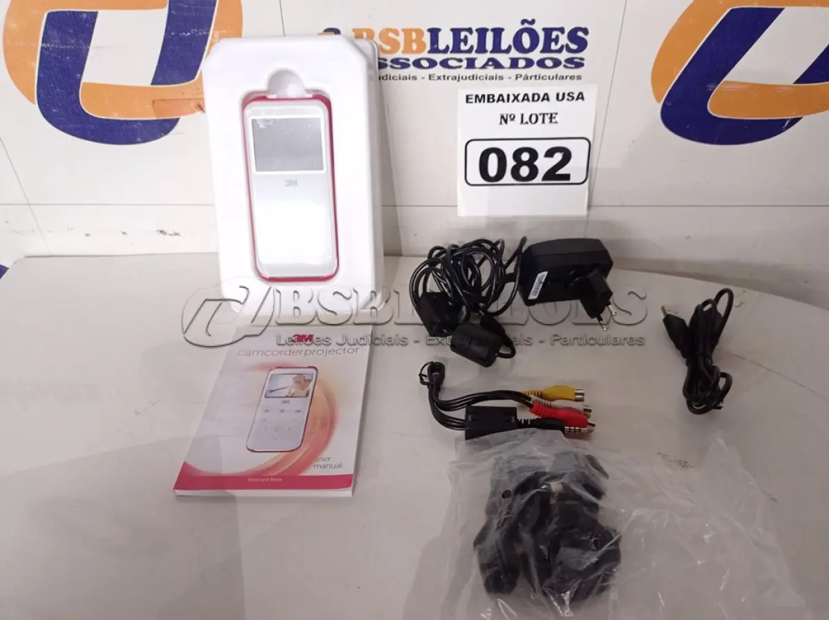 LOTE 082 - 01 PROJETOR FILMADORA 3M. (NO ESTADO) (CAMCORDER) AV9701X