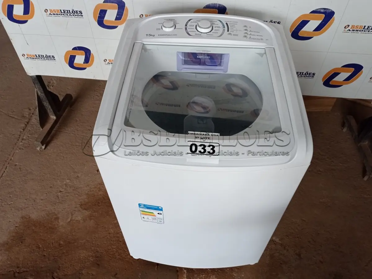 LOTE 033 - 1 MÁQUINA DE LAVAR ROUPAS 15 KG ELECTROLUX 220V MODELO: LE515. (WASHER MACHINE) (NO ESTADO) BF8671P
