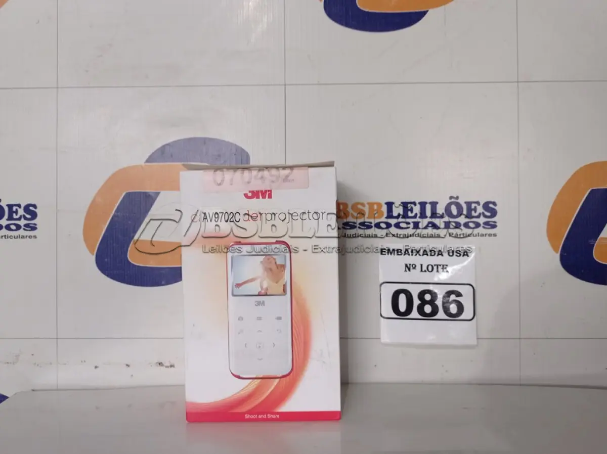 LOTE 086 - 01 PROJETOR FILMADORA 3M. (NO ESTADO) (CAMCORDER) AV9702C
