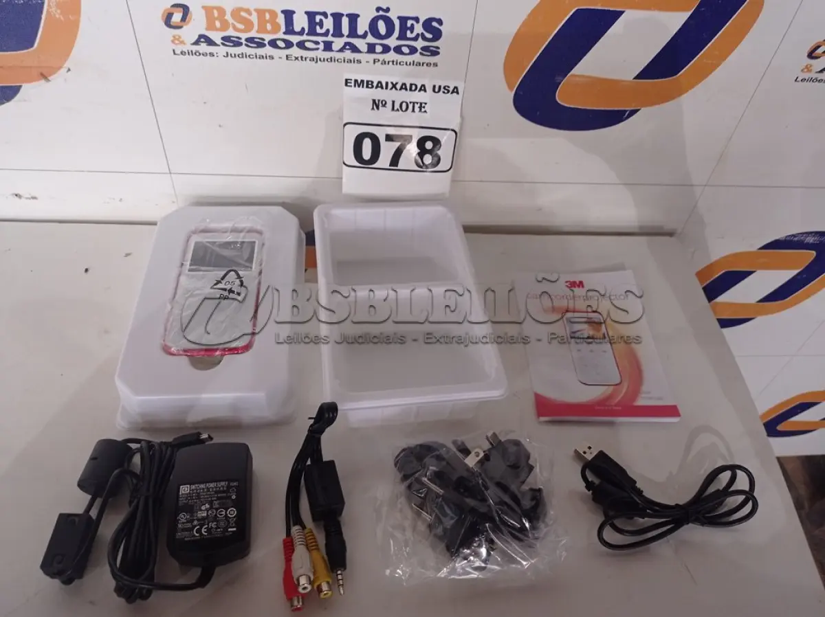 LOTE 078 - 01 PROJETOR FILMADORA 3M. (NO ESTADO) (CAMCORDER) AV9701T