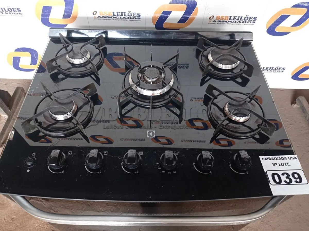 LOTE 039 - 01 FOGÃO 05 BOCAS ELECTROLUX 110/220. (STOV 5 FLAMES) (NO ESTADO) BF8677W