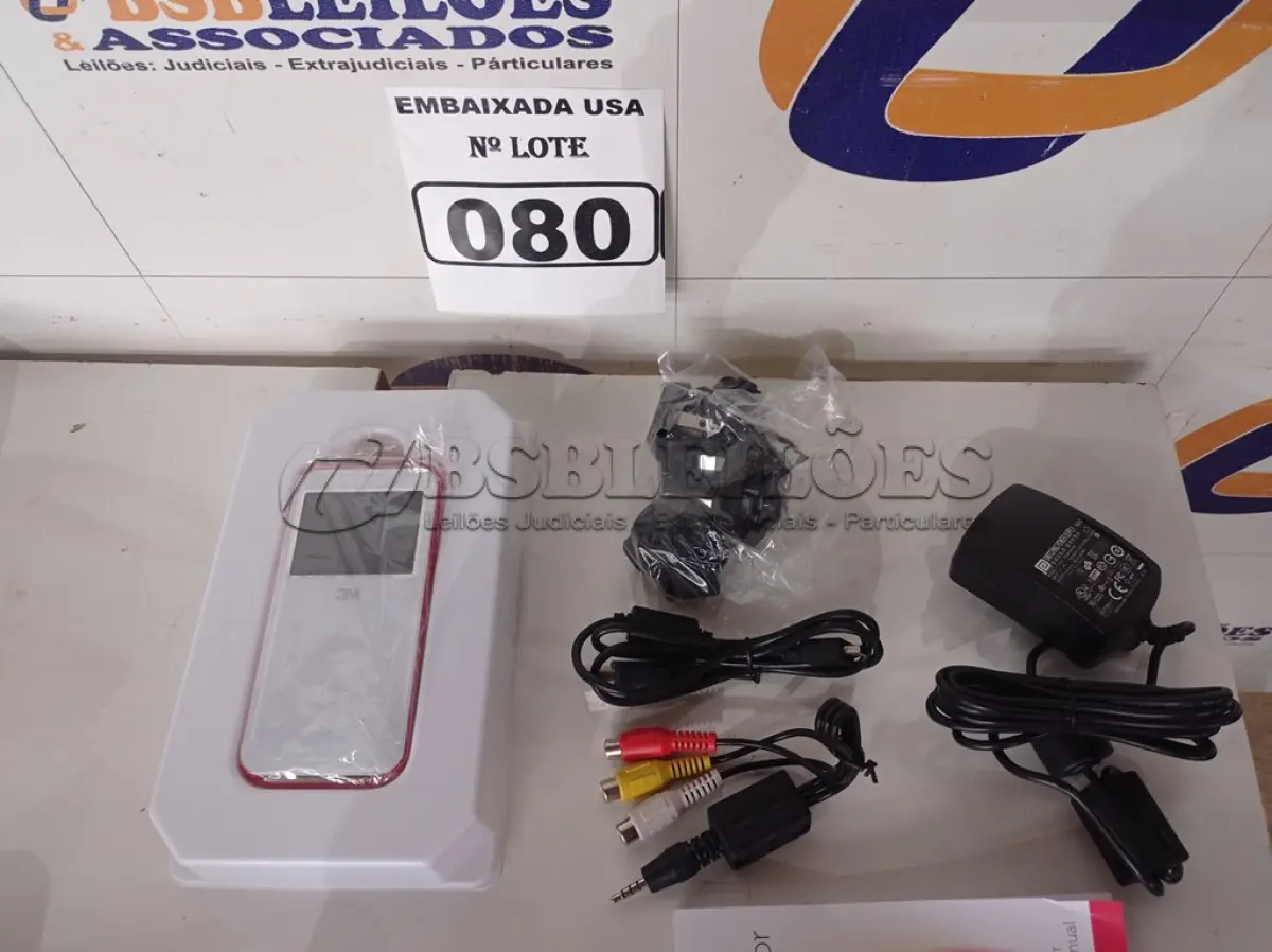 LOTE 080 - 01 PROJETOR FILMADORA 3M. (NO ESTADO) (CAMCORDER) AV9701V