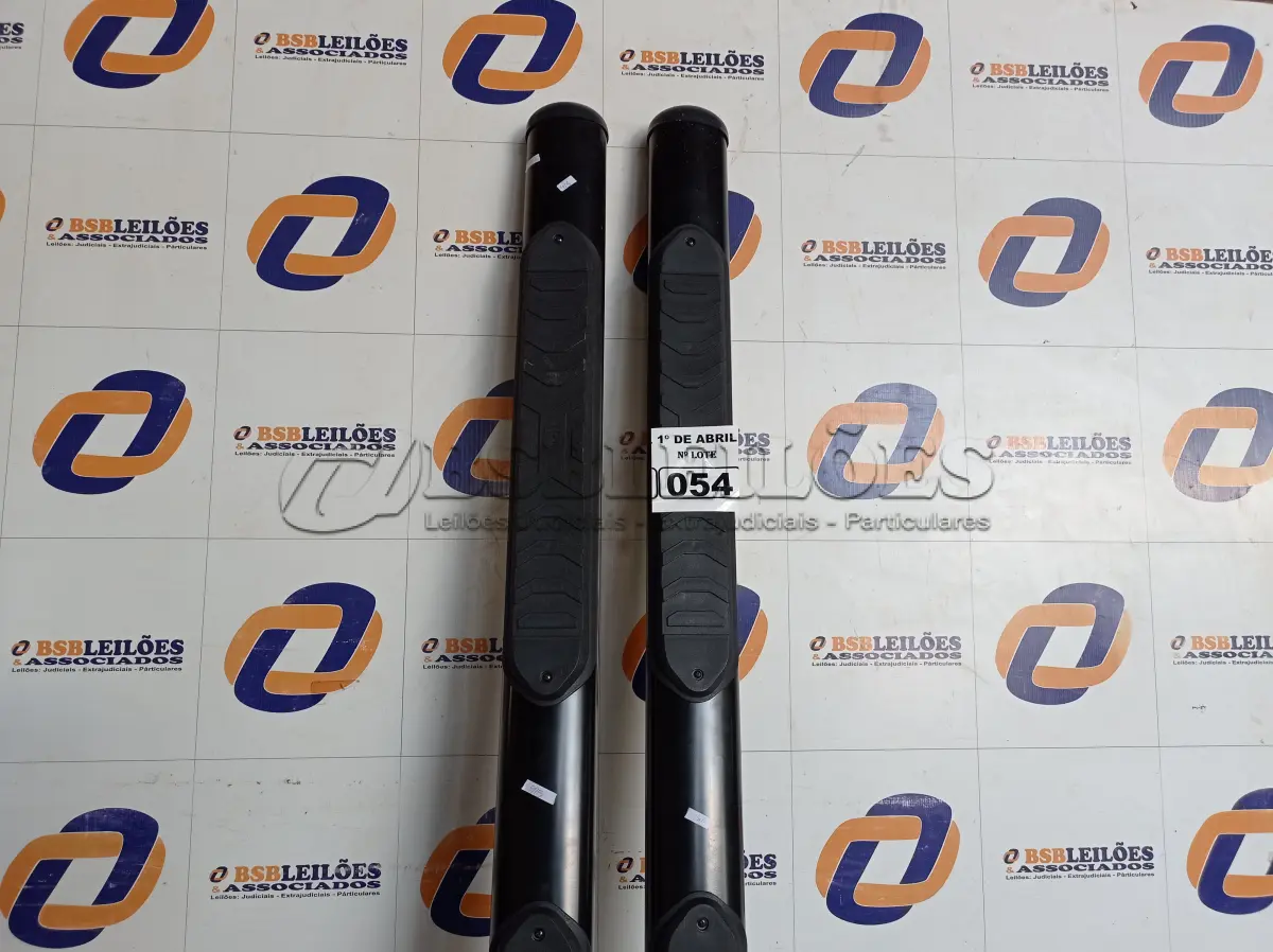 LOTE 054 - 01 PAR DE ESTRIBOS PARA CAMIONETE. (NO ESTADO) ATENÇÃO! FAZER A VISITAÇÃO ANTES DE ARREMATAR, NÃO SABEMOS SE FUNCIONA. LEILÃO NÃO TEM GARANTIA E NEM DEVOLUÇÃO, SUJEITO A POSSÍVEIS AVARIAS VISÍVEIS/OCULTAS E/OU AUSÊNCIA DE COMPONENTES.