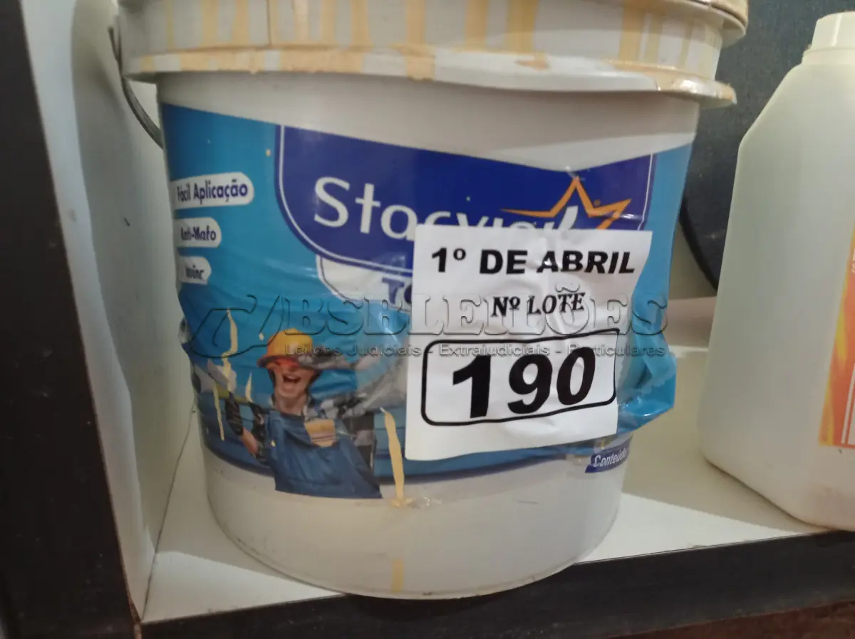 LOTE 190 - 01 BALDE DE MASSA ACRÍLICA STAR VINIL 25KG. (NO ESTADO) ATENÇÃO! FAZER A VISITAÇÃO ANTES DE ARREMATAR, NÃO SABEMOS SE FUNCIONA. LEILÃO NÃO TEM GARANTIA E NEM DEVOLUÇÃO, SUJEITO A POSSÍVEIS AVARIAS VISÍVEIS/OCULTAS E/OU AUSÊNCIA DE COMPONENTES.