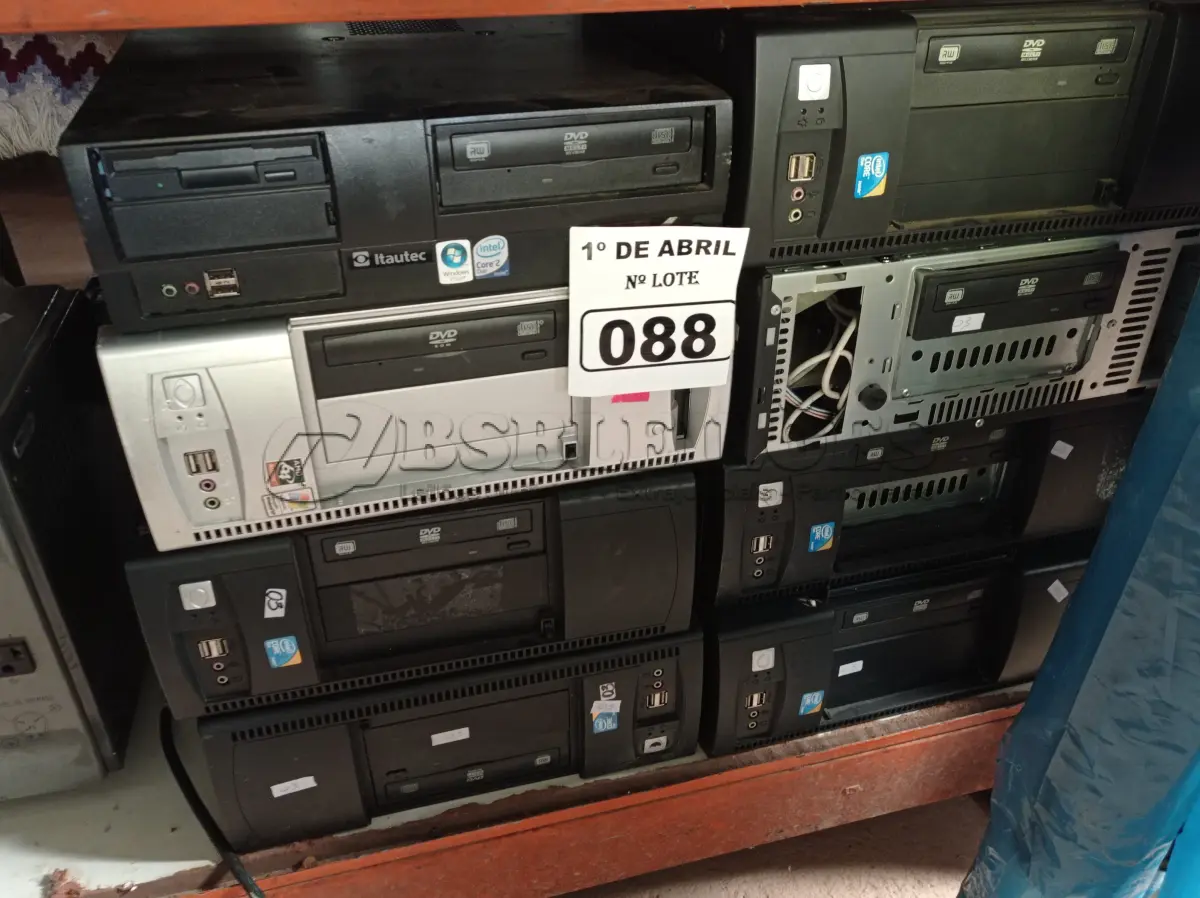 LOTE 088 - 08 CPU’S MARCAS E MODELOS DIVERSOS PARA RETIRADA DE PEÇAS. (NO ESTADO) ATENÇÃO! FAZER A VISITAÇÃO ANTES DE ARREMATAR, NÃO SABEMOS SE FUNCIONA. LEILÃO NÃO TEM GARANTIA E NEM DEVOLUÇÃO, SUJEITO A POSSÍVEIS AVARIAS VISÍVEIS/OCULTAS E/OU AUSÊNCIA DE COMPONENTES.