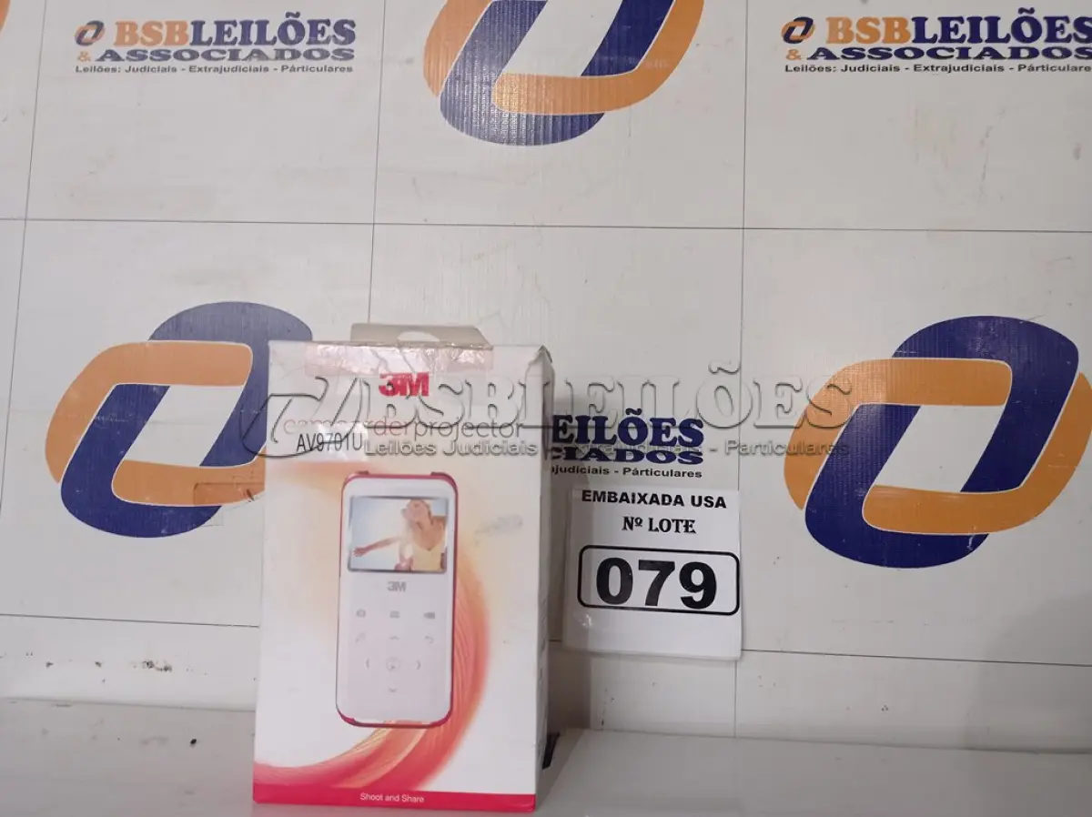 LOTE 079 - 01 PROJETOR FILMADORA 3M. (NO ESTADO) (CAMCORDER) AV9701U