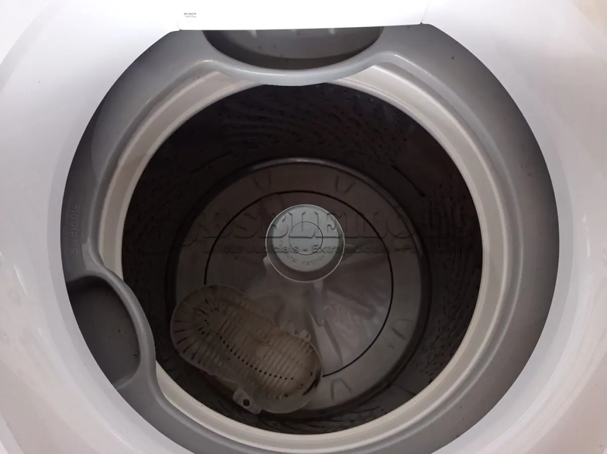 LOTE 006 - 01 MÁQUINA DE LAVAR ROUPAS 15 KG BRASTEMP 220V MODELO: BWH15ABBNA70. (WASHER MACHINE) (NO ESTADO) AV9782N