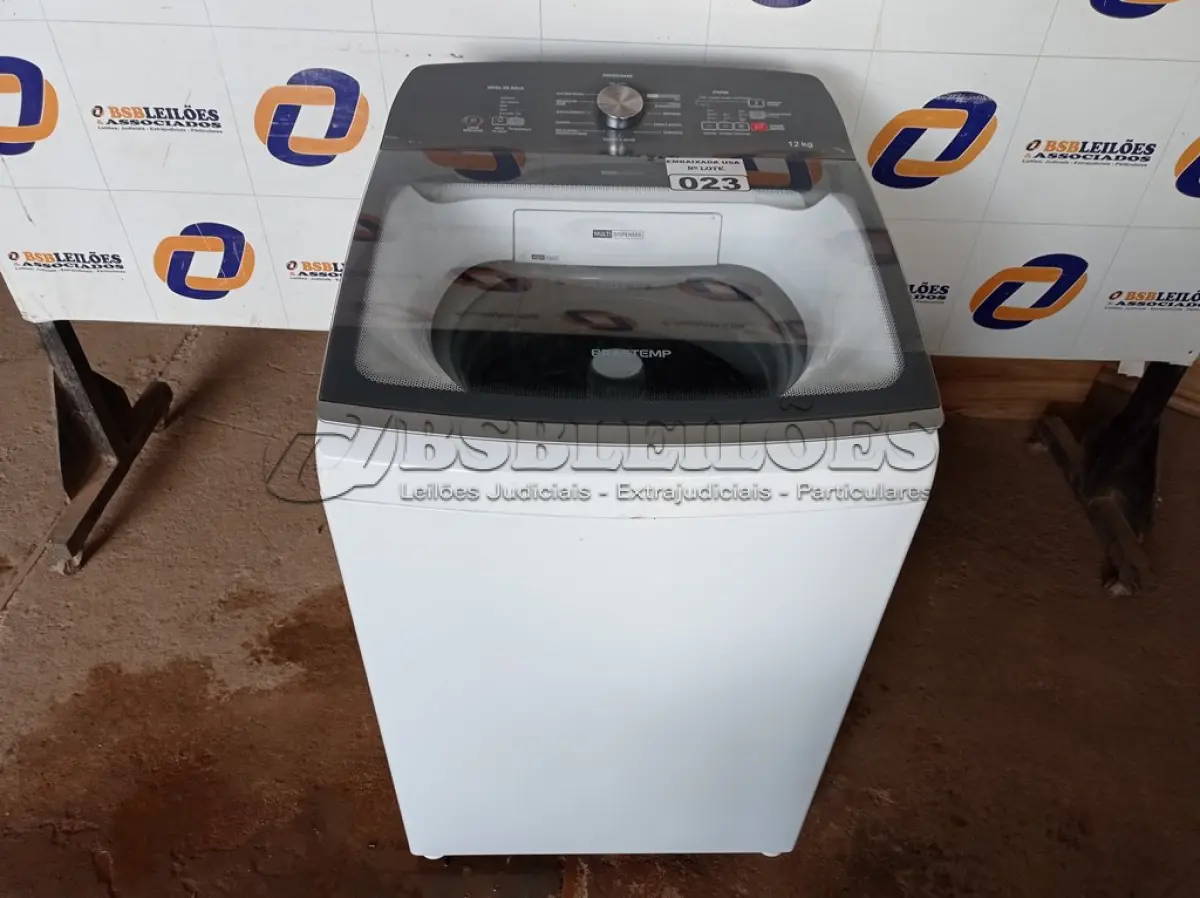 LOTE 023 - 01 MÁQUINA DE LAVAR ROUPAS 12 KG BRASTEMP 220V MODELO: BWR12ABBNA20. (WASHER MACHINE) (NO ESTADO) BF8539A