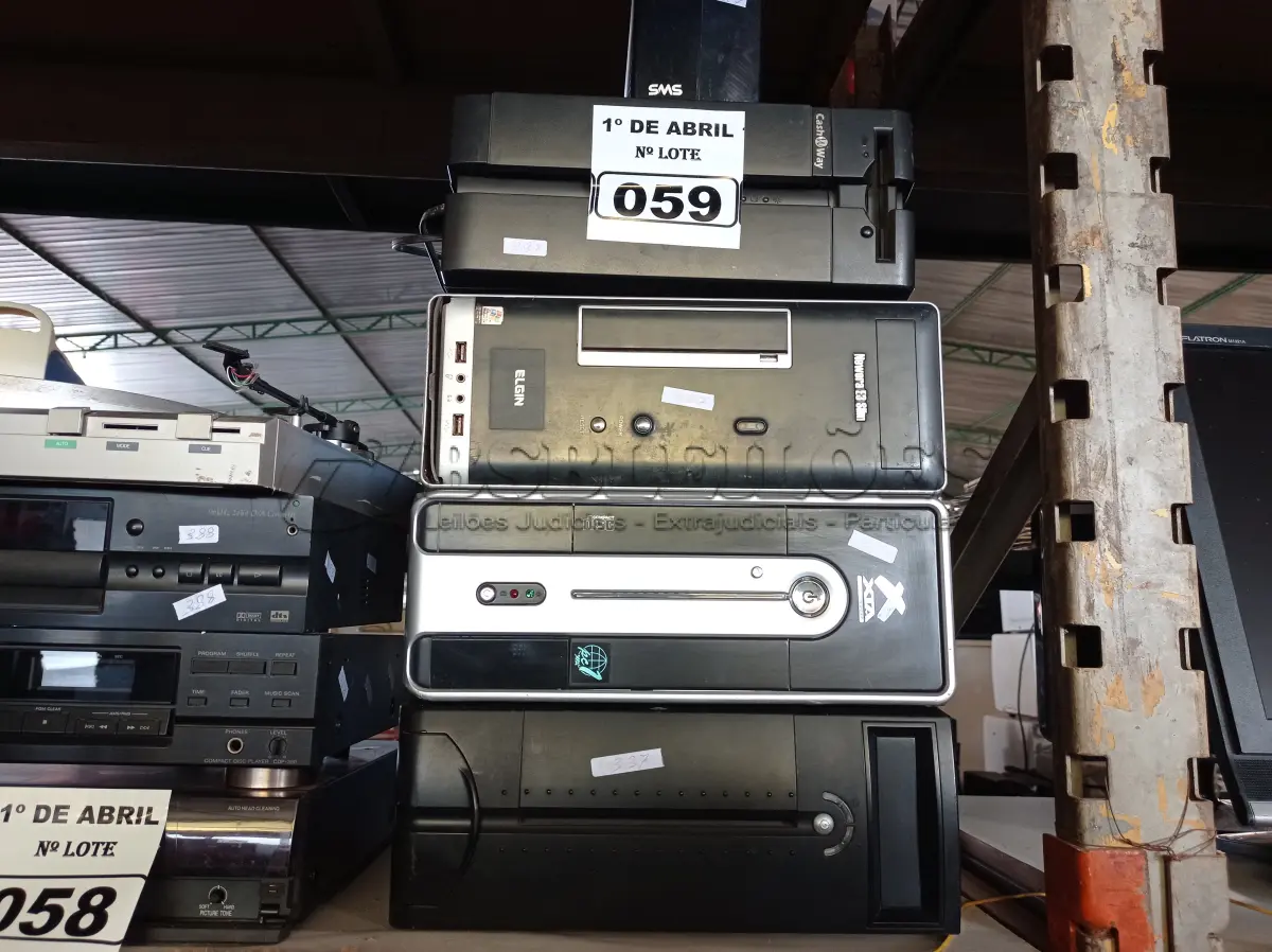 LOTE 059 - 01 NOBREAK E 05 CPU MARCAS E MODELOS DIVERSOS PARA RETIRADA DE PEÇAS. (NO ESTADO) ATENÇÃO! FAZER A VISITAÇÃO ANTES DE ARREMATAR, NÃO SABEMOS SE FUNCIONA. LEILÃO NÃO TEM GARANTIA E NEM DEVOLUÇÃO, SUJEITO A POSSÍVEIS AVARIAS VISÍVEIS/OCULTAS E/OU AUSÊNCIA DE COMPONENTES.