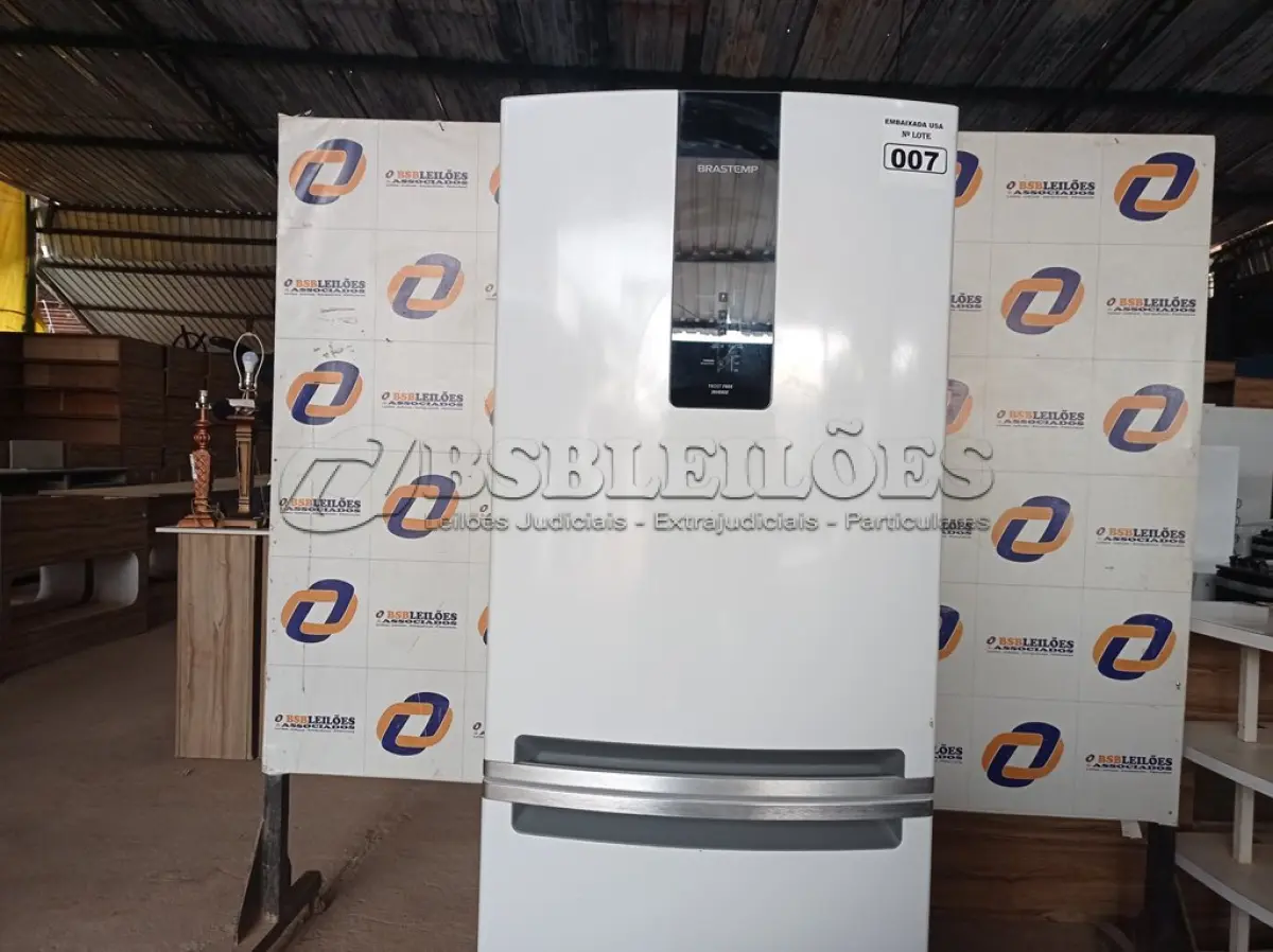 LOTE 007 - 01 REFRIGERADOR FROST FREE INVERSE BRASTEMP 220V. MODELO: BRE57ABBNA00. (REFRIGERATOR) (NO ESTADO) AV9789B