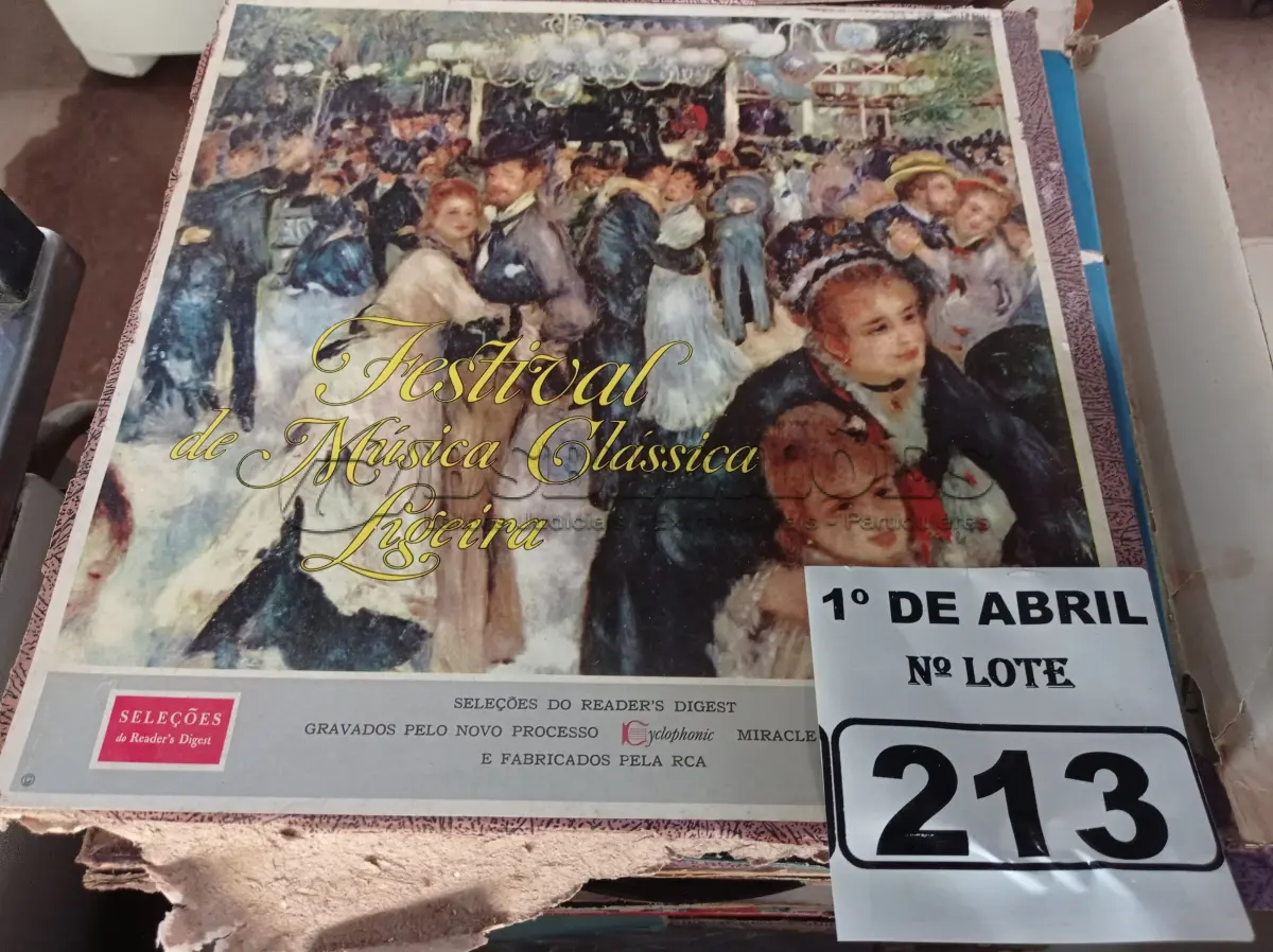 LOTE 213 - 01 LOTE COM VÁRIOS DISCOS DE VINIL. (NO ESTADO) ATENÇÃO! FAZER A VISITAÇÃO ANTES DE ARREMATAR, NÃO SABEMOS SE FUNCIONA. LEILÃO NÃO TEM GARANTIA E NEM DEVOLUÇÃO, SUJEITO A POSSÍVEIS AVARIAS VISÍVEIS/OCULTAS E/OU AUSÊNCIA DE COMPONENTES.