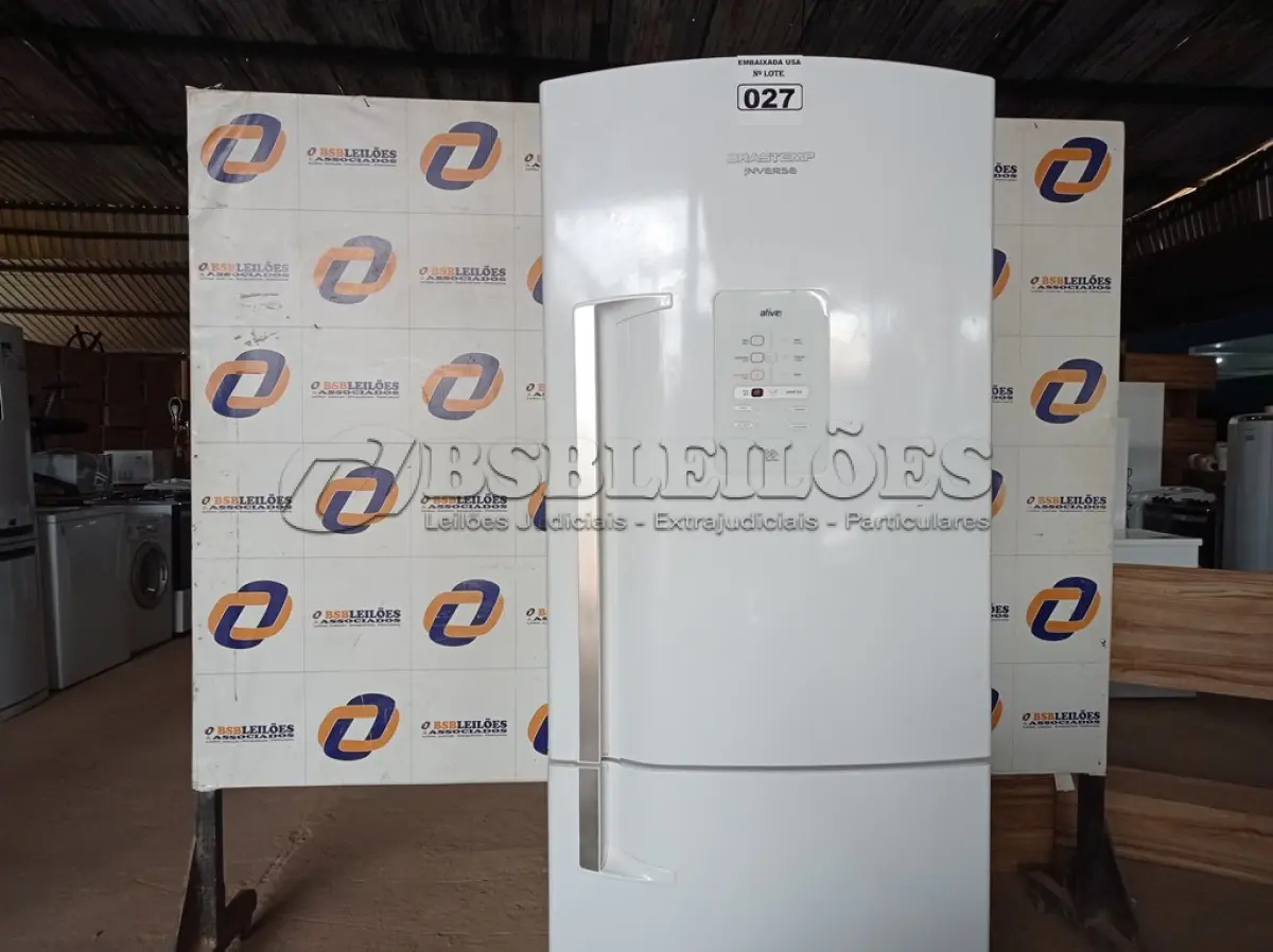 LOTE 027 - 01 REFRIGERADOR BRASTEMP INVERSE 220V MODELO: BRE50NBBNABO. (REFRIGERATOR) (NO ESTADO) BF8576D