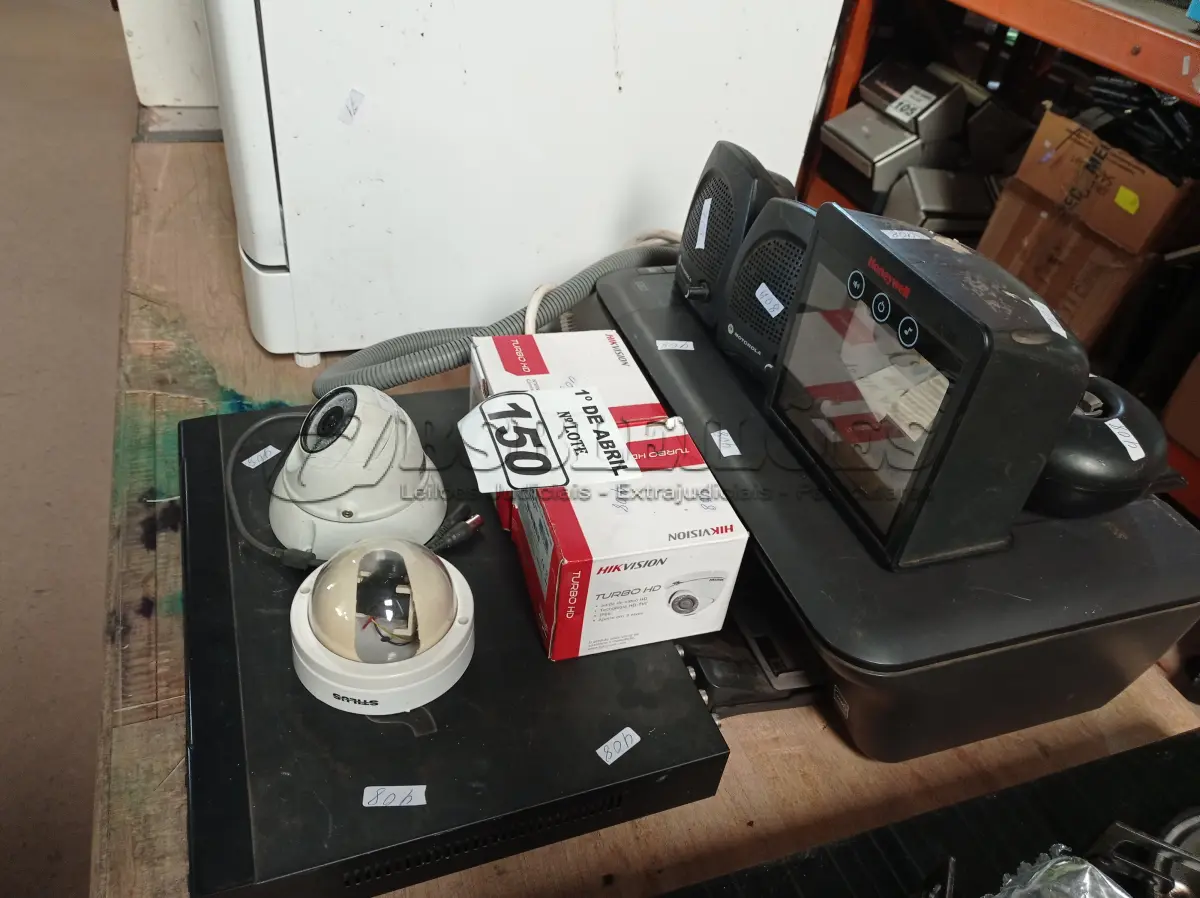 LOTE 150 - 01 DVR, 04 CÂMERAS, 01 LEITOR DE CÓDIGO DE BARRAS, 01 IMPRESSORA JATO DE TINTA E 02 CAIXINHAS DE SOM. (NO ESTADO) ATENÇÃO! FAZER A VISITAÇÃO ANTES DE ARREMATAR, NÃO SABEMOS SE FUNCIONA. LEILÃO NÃO TEM GARANTIA E NEM DEVOLUÇÃO, SUJEITO A POSSÍVEIS AVARIAS VISÍVEIS/OCULTAS E/OU AUSÊNCIA DE COMPONENTES.