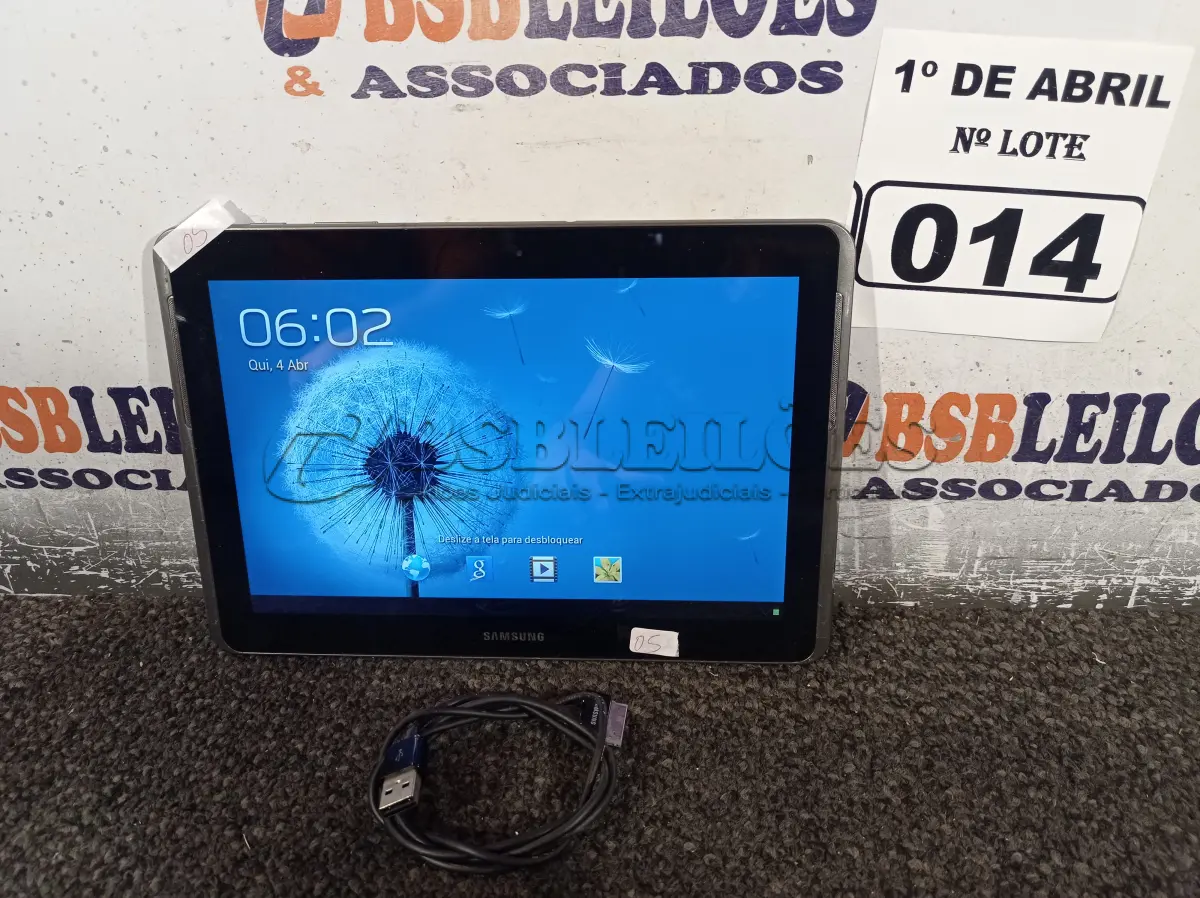 LOTE 014 - 01 TABLET SAMSUNG TAB2 TELA DE 10” COM CABO. (NO ESTADO) ATENÇÃO! FAZER A VISITAÇÃO ANTES DE ARREMATAR, NÃO SABEMOS SE FUNCIONA. LEILÃO NÃO TEM GARANTIA E NEM DEVOLUÇÃO, SUJEITO A POSSÍVEIS AVARIAS VISÍVEIS/OCULTAS E/OU AUSÊNCIA DE COMPONENTES.