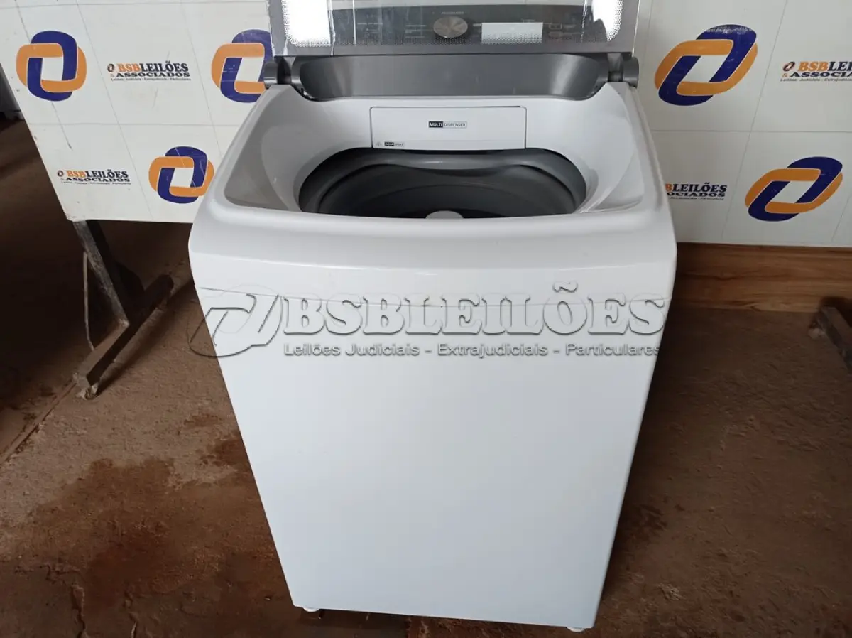 LOTE 023 - 01 MÁQUINA DE LAVAR ROUPAS 12 KG BRASTEMP 220V MODELO: BWR12ABBNA20. (WASHER MACHINE) (NO ESTADO) BF8539A