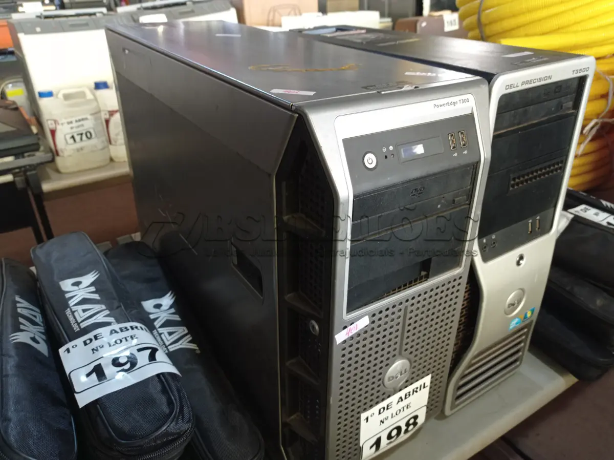 LOTE 198 - 02 SERVIDORES MARCAS DELL. (NO ESTADO) ATENÇÃO! FAZER A VISITAÇÃO ANTES DE ARREMATAR, NÃO SABEMOS SE FUNCIONA. LEILÃO NÃO TEM GARANTIA E NEM DEVOLUÇÃO, SUJEITO A POSSÍVEIS AVARIAS VISÍVEIS/OCULTAS E/OU AUSÊNCIA DE COMPONENTES.