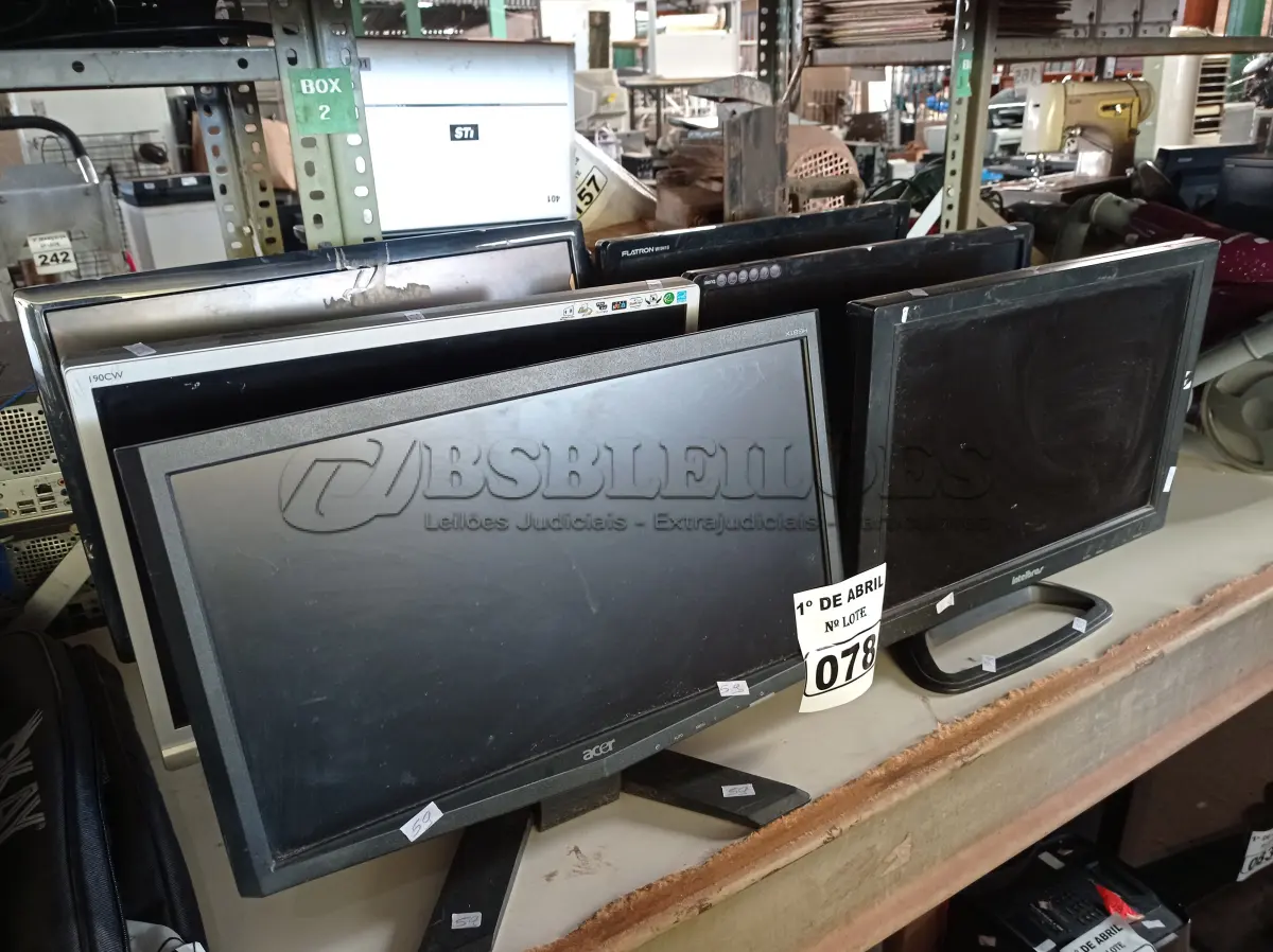 LOTE 078 - 06 MONITORES MARCAS E MODELOS DIVERSOS PARA RETIRADA DE PEÇAS. (NO ESTADO) ATENÇÃO! FAZER A VISITAÇÃO ANTES DE ARREMATAR, NÃO SABEMOS SE FUNCIONA. LEILÃO NÃO TEM GARANTIA E NEM DEVOLUÇÃO, SUJEITO A POSSÍVEIS AVARIAS VISÍVEIS/OCULTAS E/OU AUSÊNCIA DE COMPONENTES.
